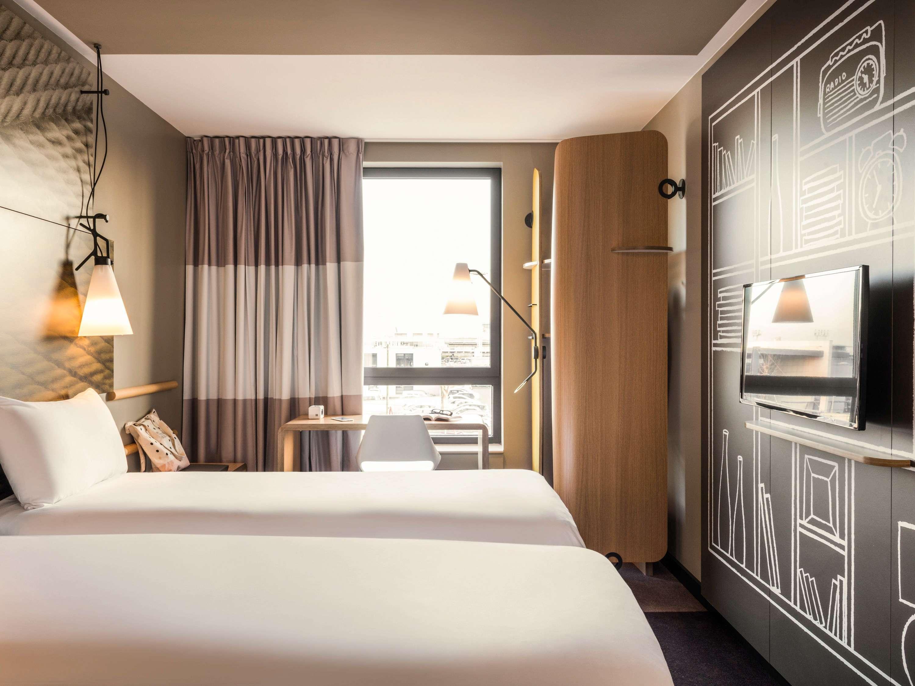 Vista Exterior ibis Paris Coeur d'Orly Airport