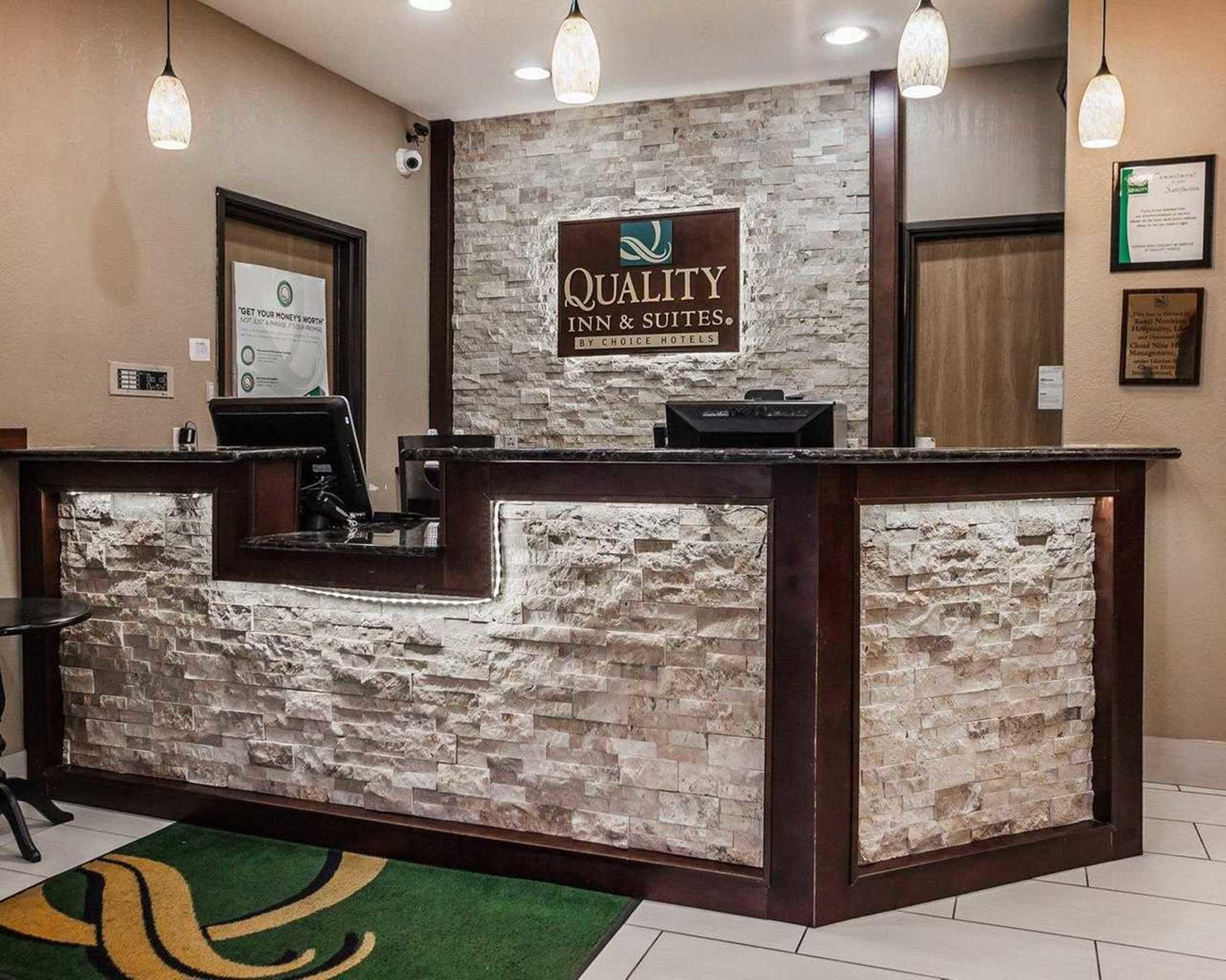 Vista Lobby Quality Inn & Suites Des Moines Airport