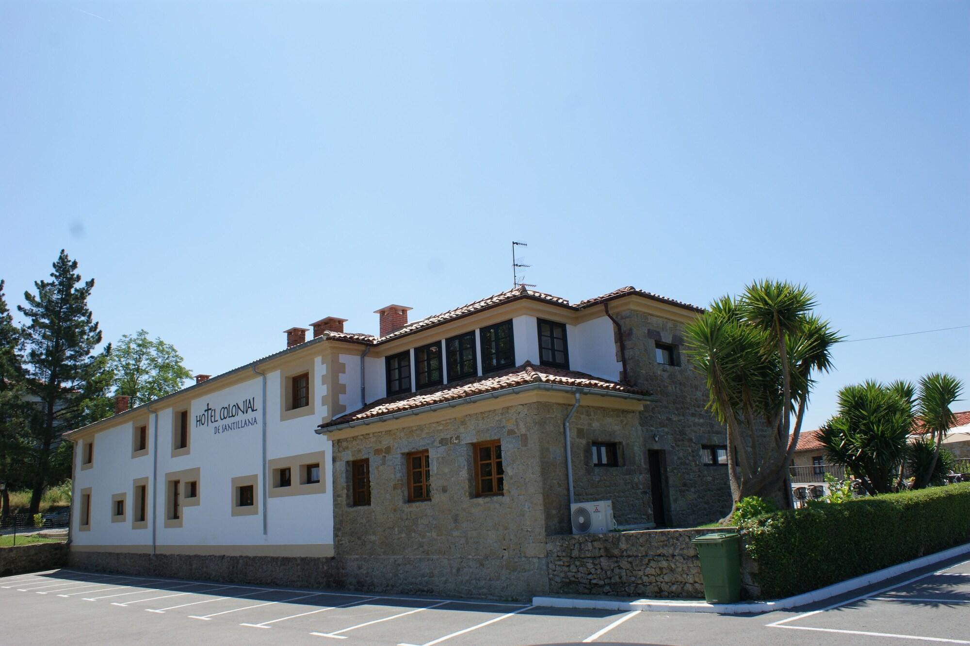 Vista Exterior Hotel Colonial de Santillana