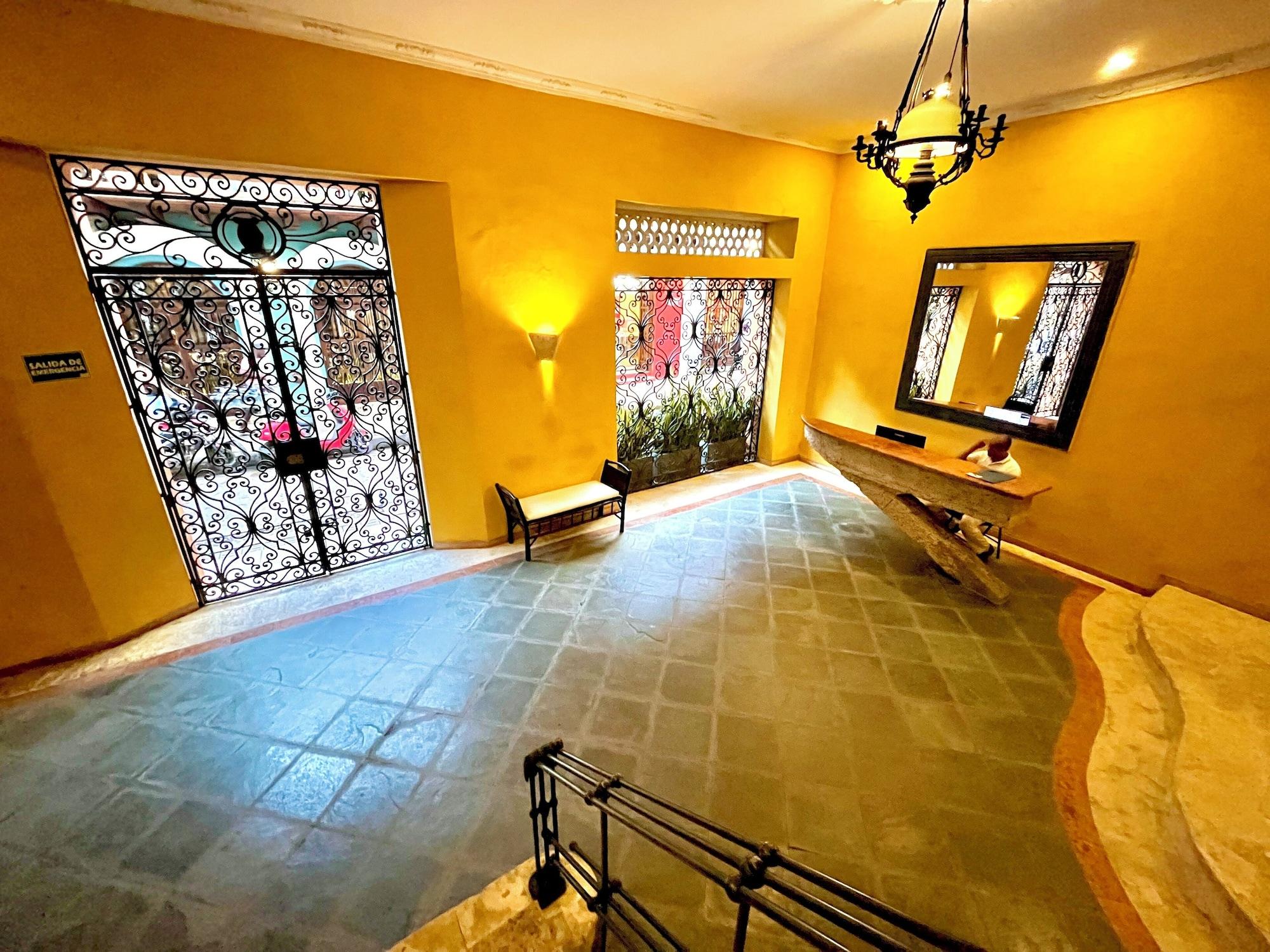 Vista Exterior by Calamari Homes - El Porvenir