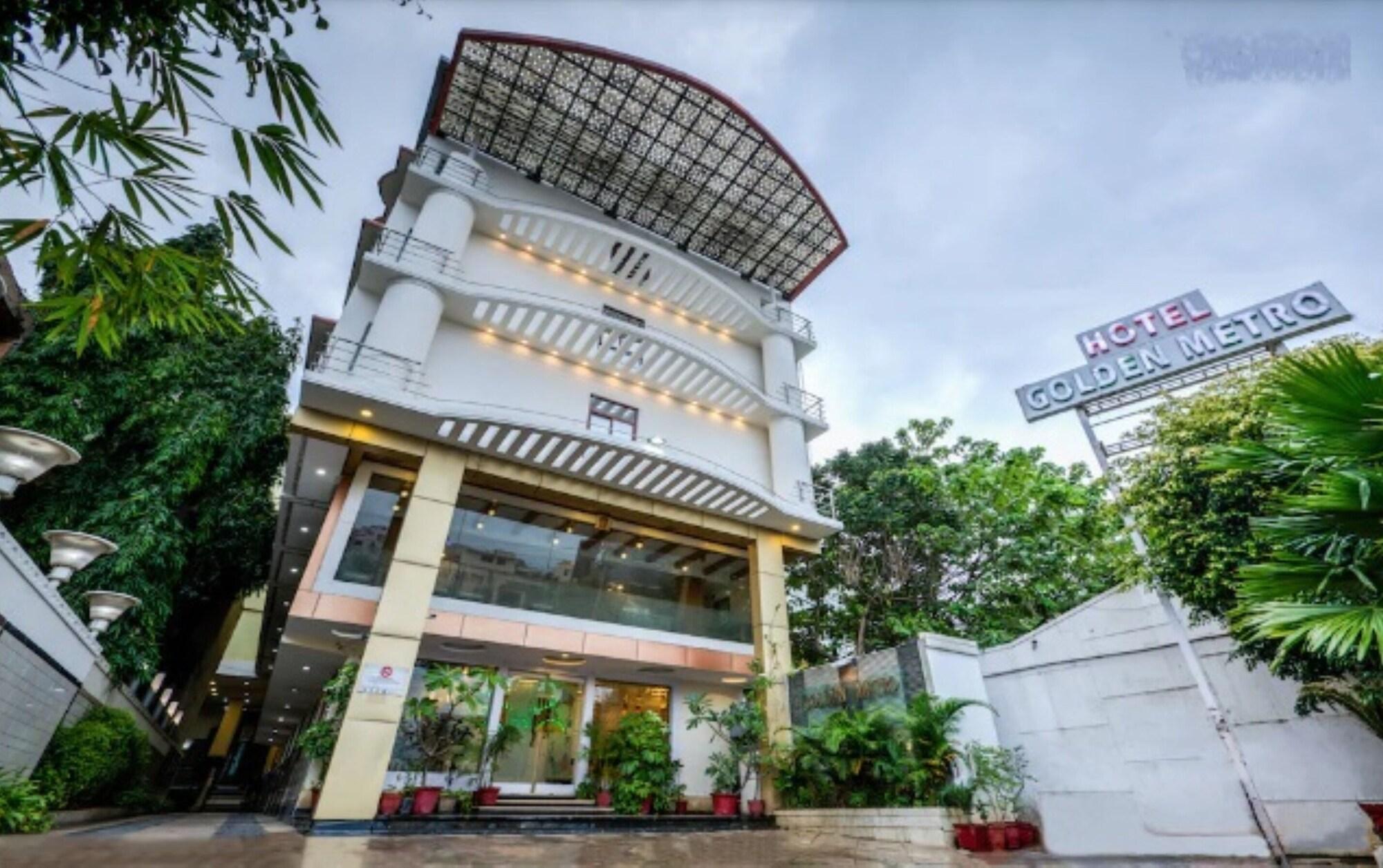 Vista Exterior Golden Metro Hotel