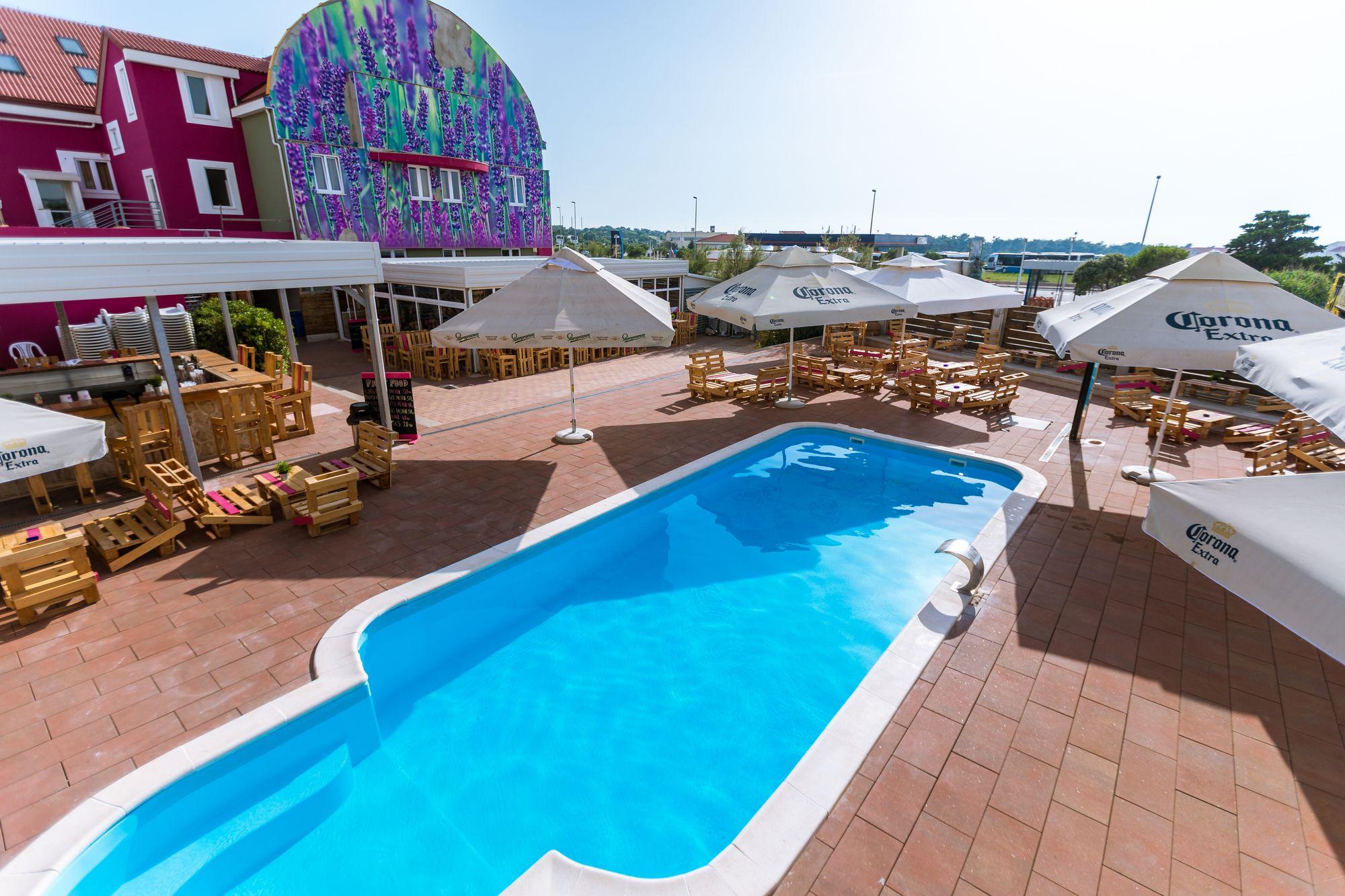 Varios Hostel Zrce - Adults Only
