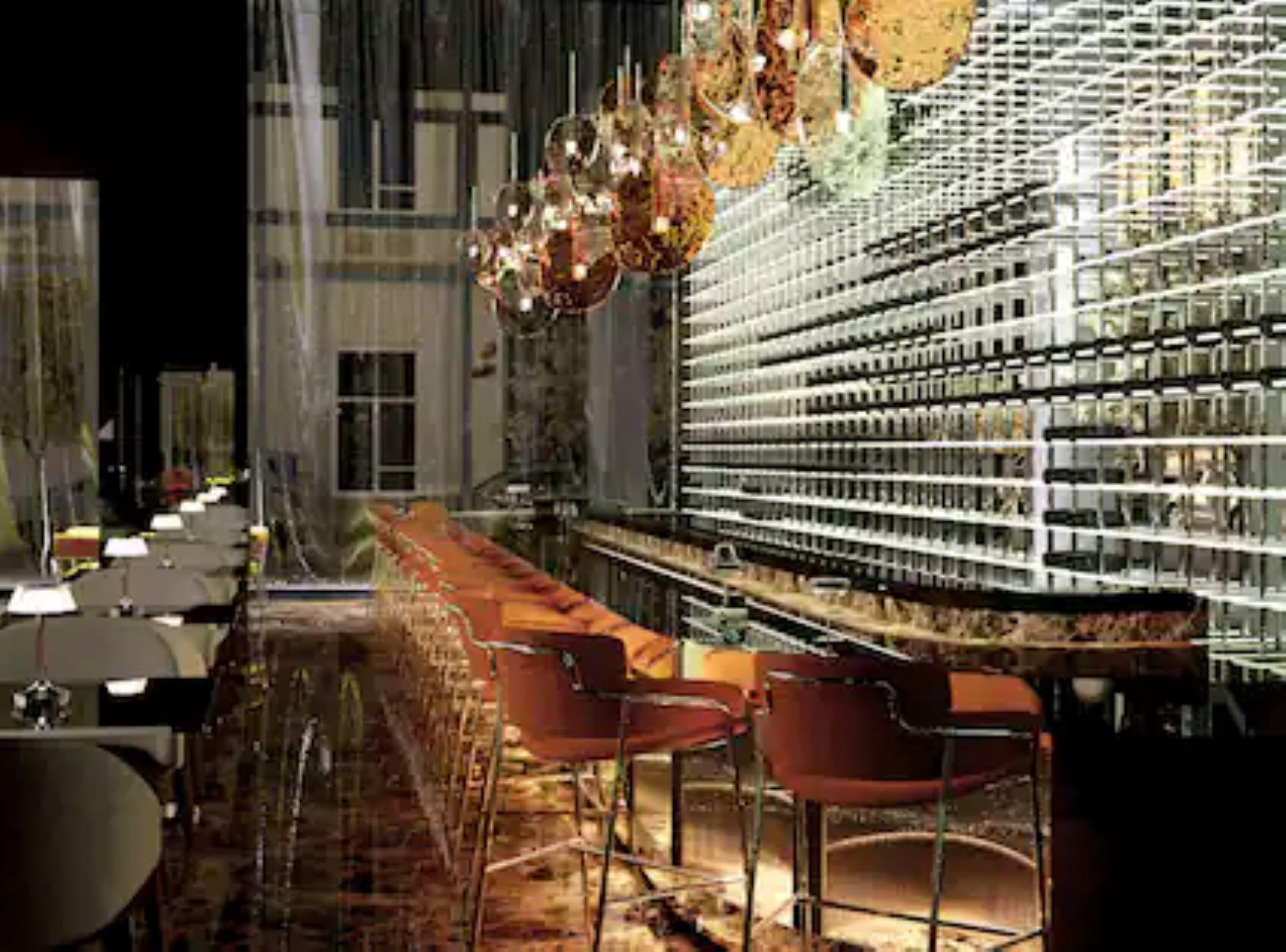 Vista Exterior Adia Aluma Athens, Curio Collection By Hilton