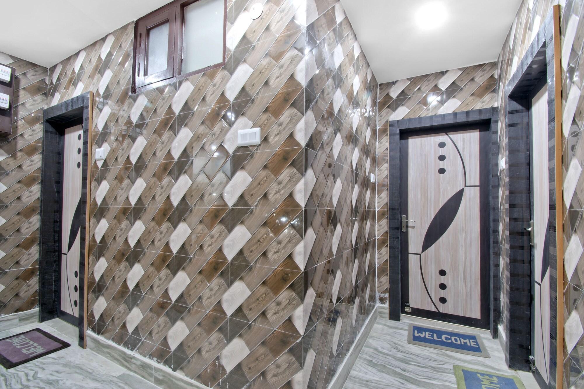 Varios OYO 24887 New Suhani