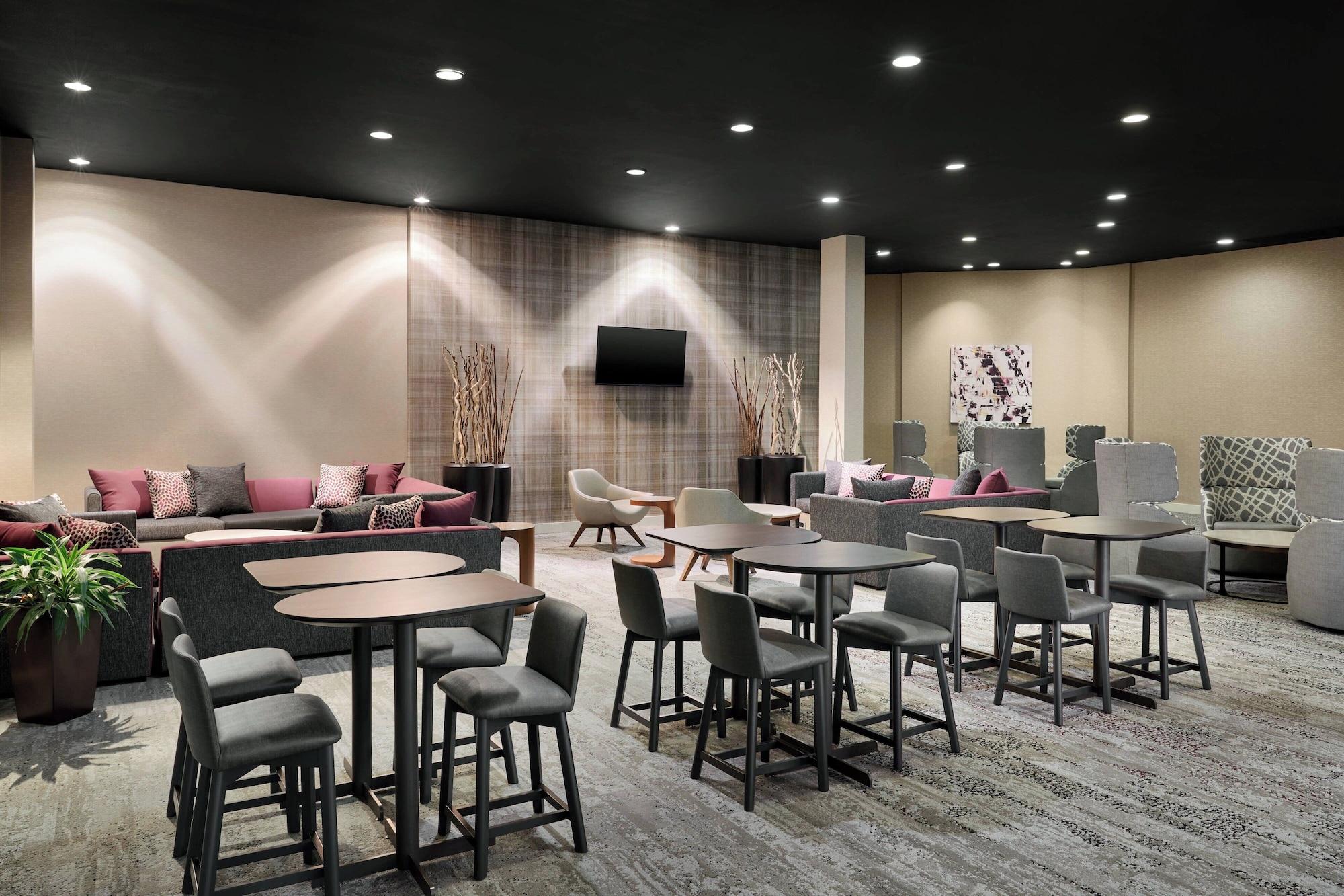 Vista Lobby Courtyard by Marriott Milwaukee Downtown