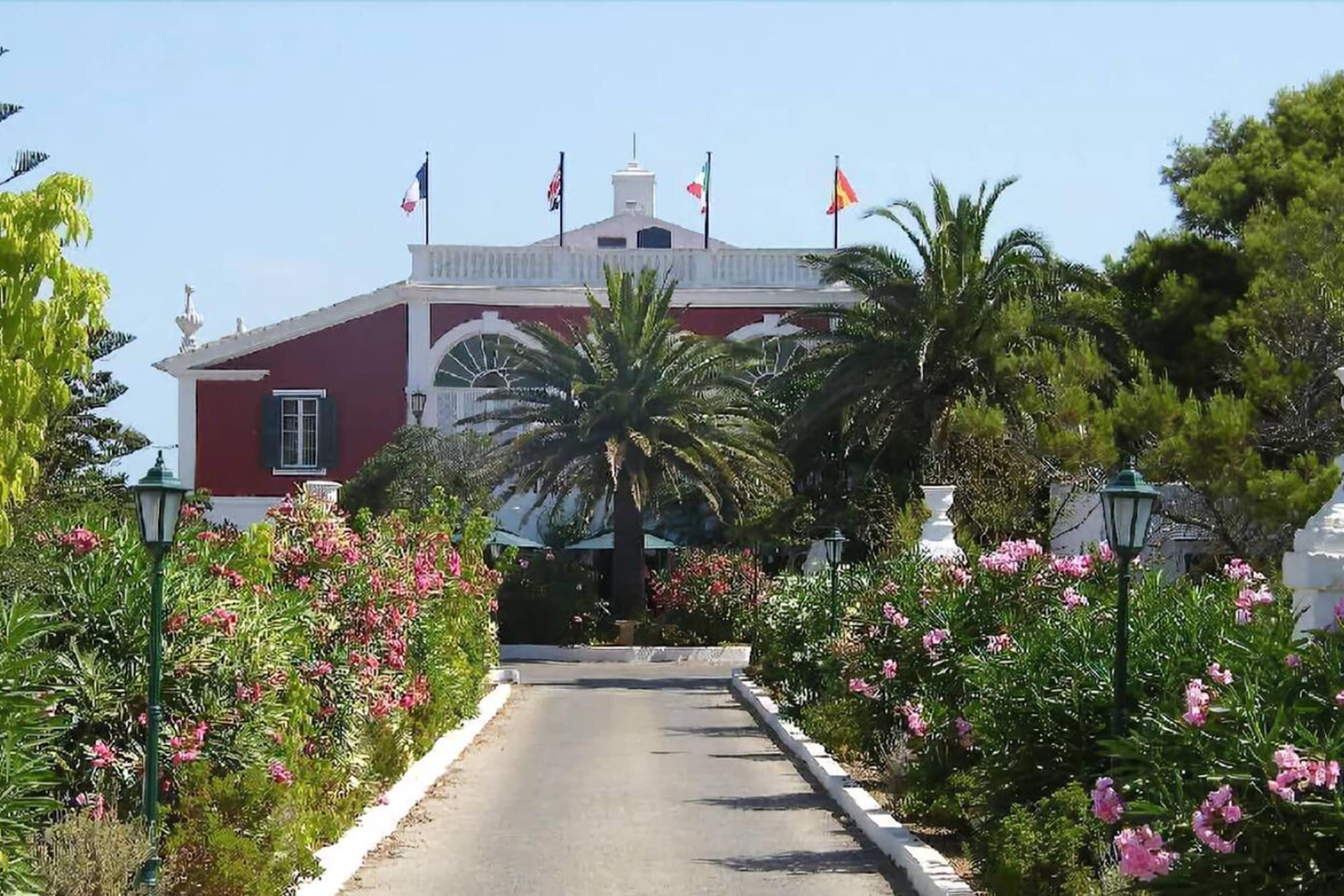 Vista Exterior Hotel del Almirante