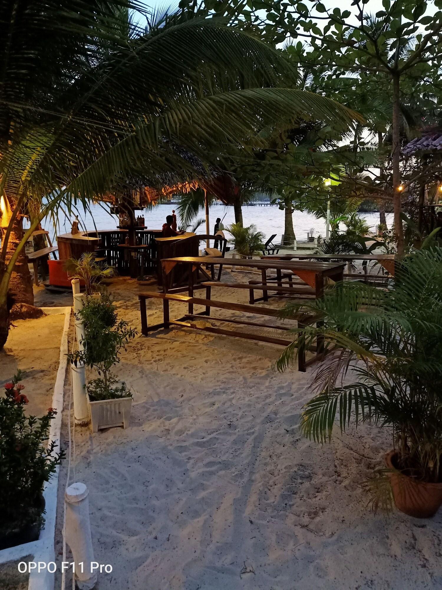 Bar/Salón Freedom Bungalow Koh Rong Saloem