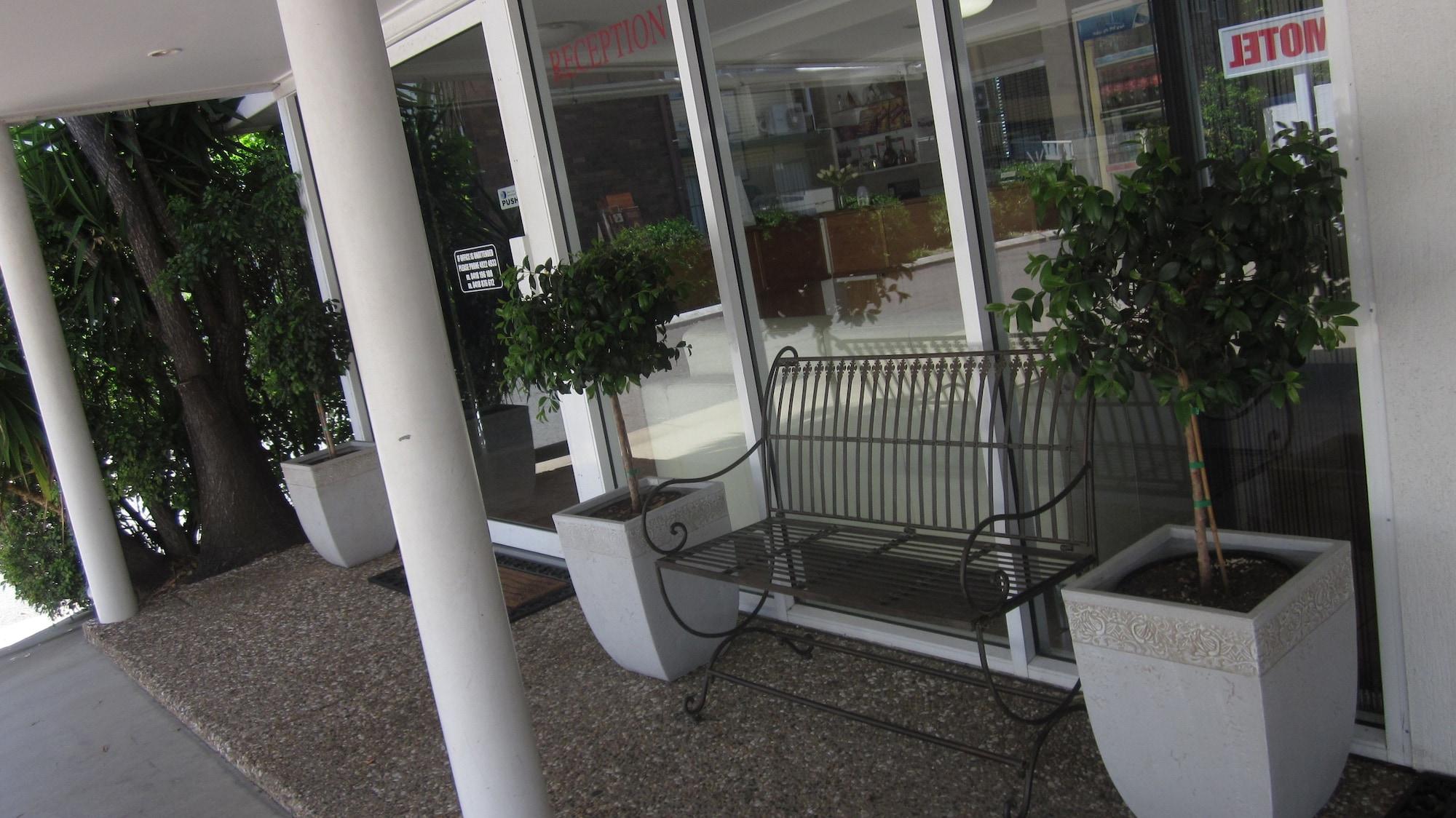 Vista Lobby The Cosmopolitan Motel and Serviced Apartments