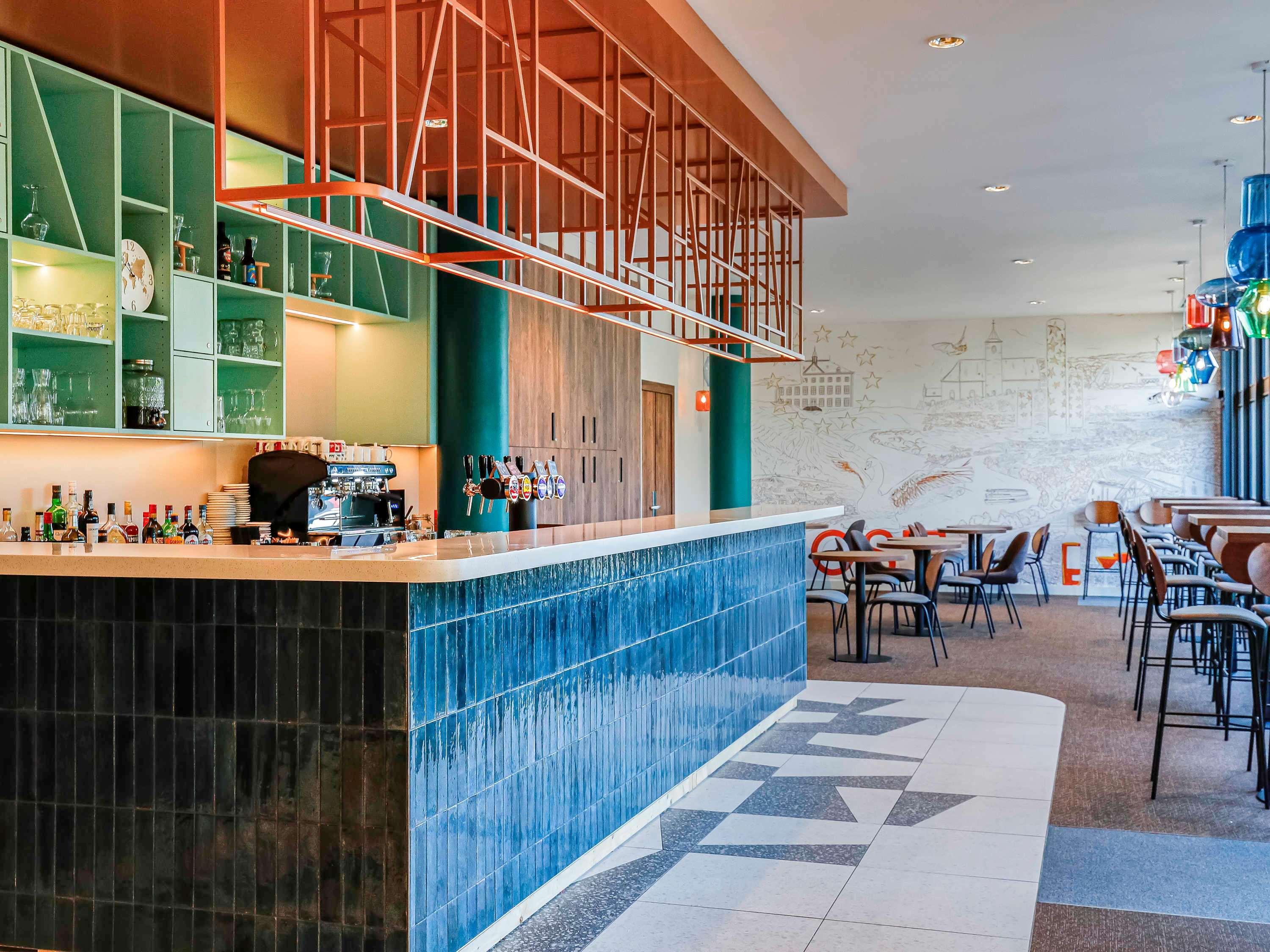 Bar/Salón ibis Luxembourg Aéroport