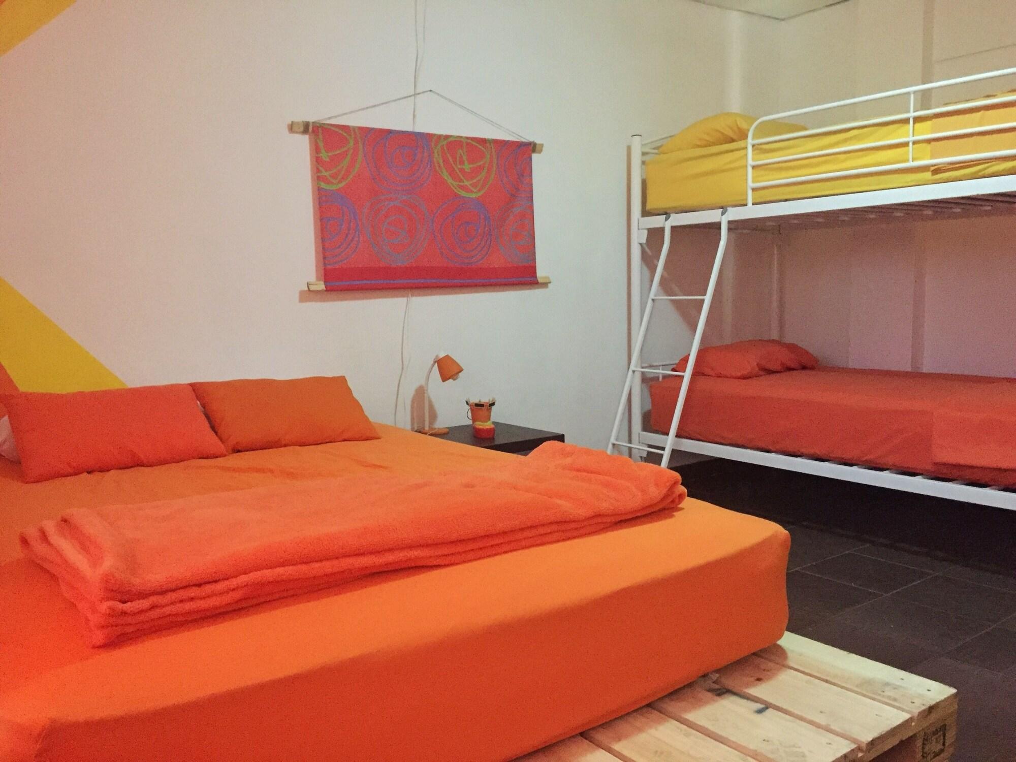 Habitación Acuarela Hostal - Hostel