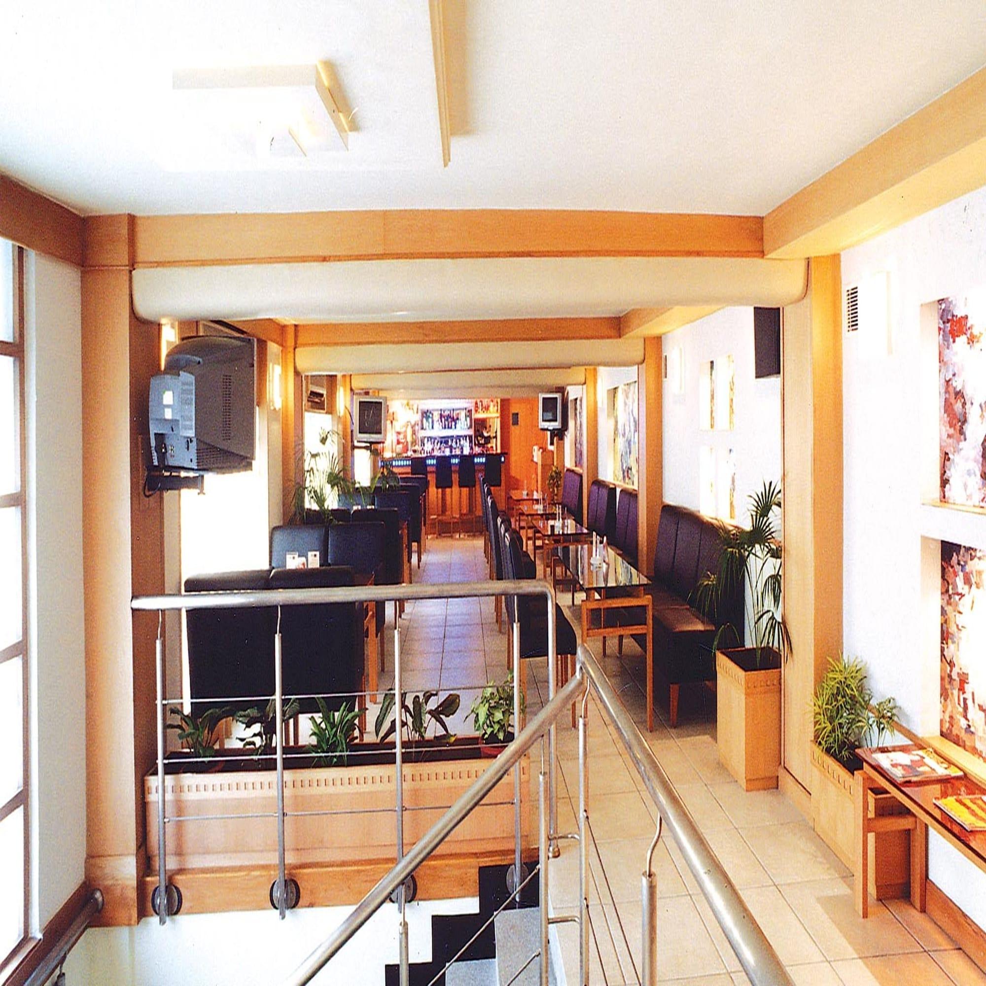 Bar/Salón Radha Regent
