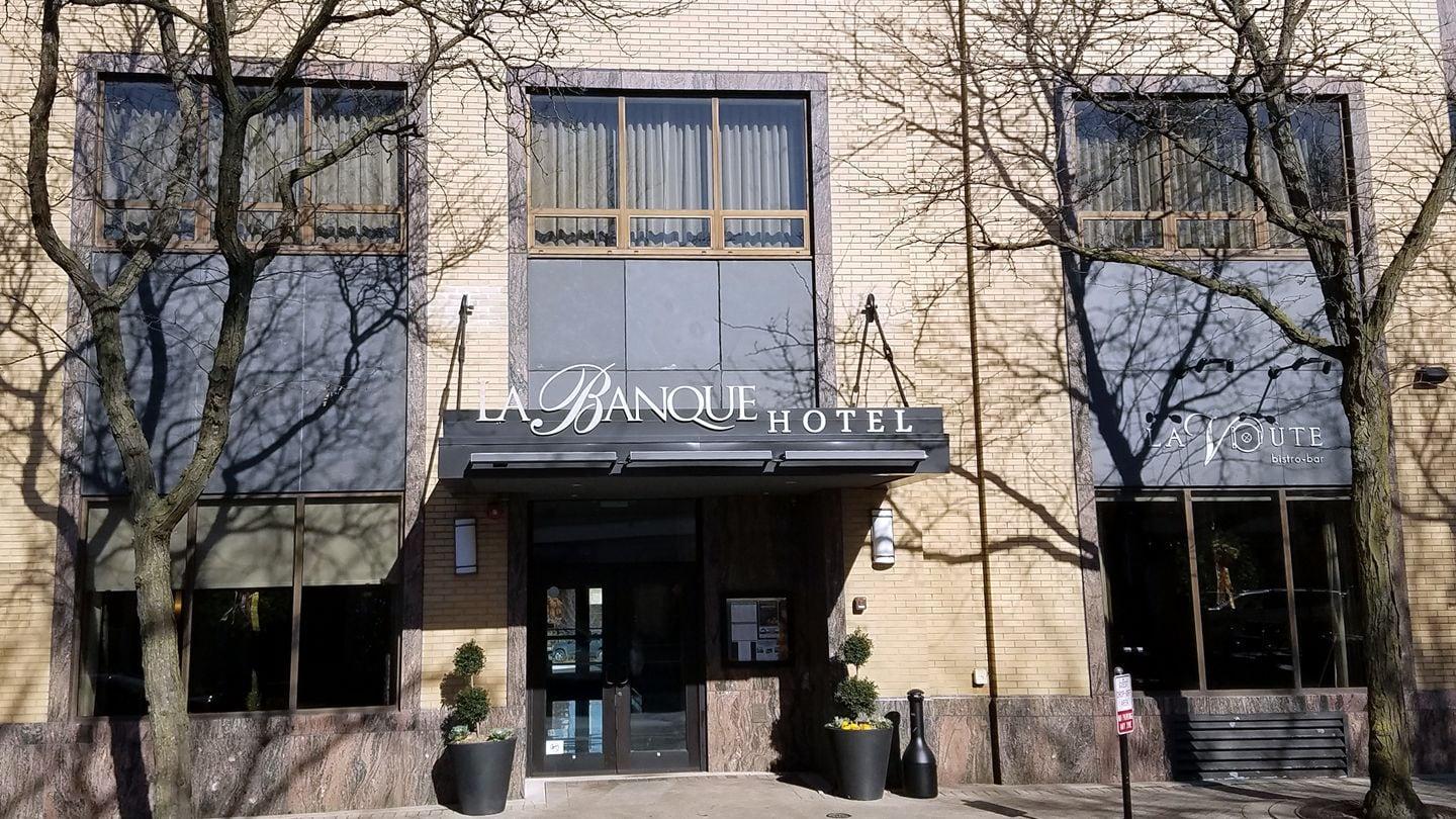 Vista Exterior La Banque Hotel