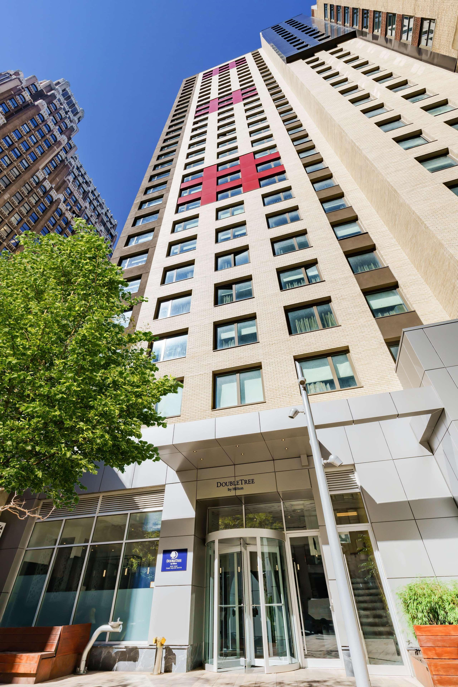 Vista Exterior Doubletree by Hilton New York Times Square South