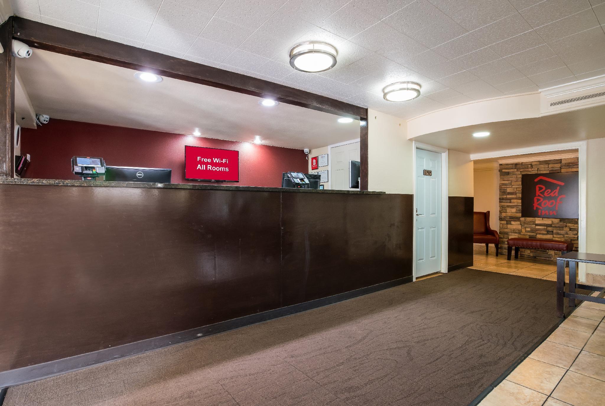 Vista Lobby Red Roof Inn North Dallas - Park Central