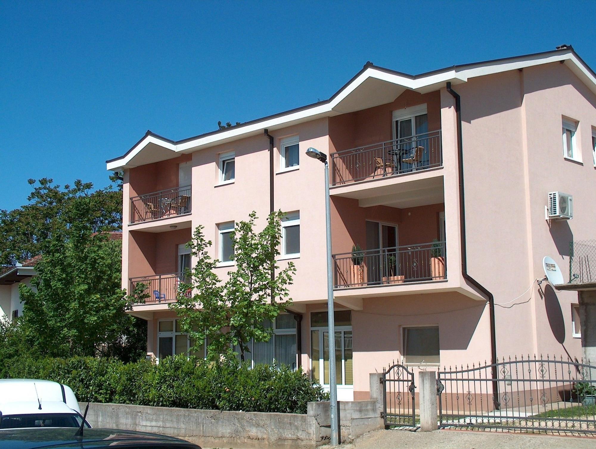 Vista Exterior Villa Petra