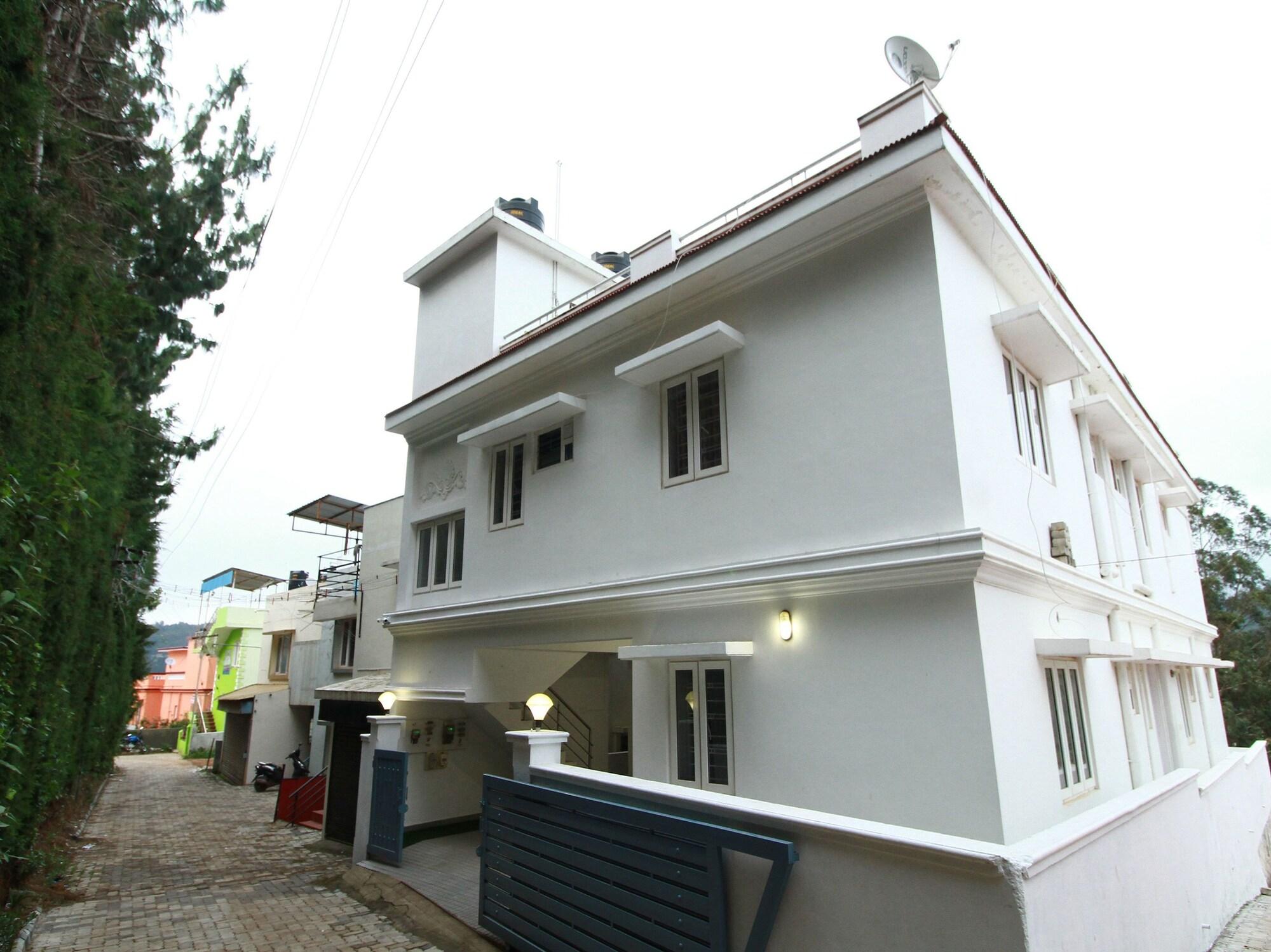 Varios OYO 15478 Lalana Residency