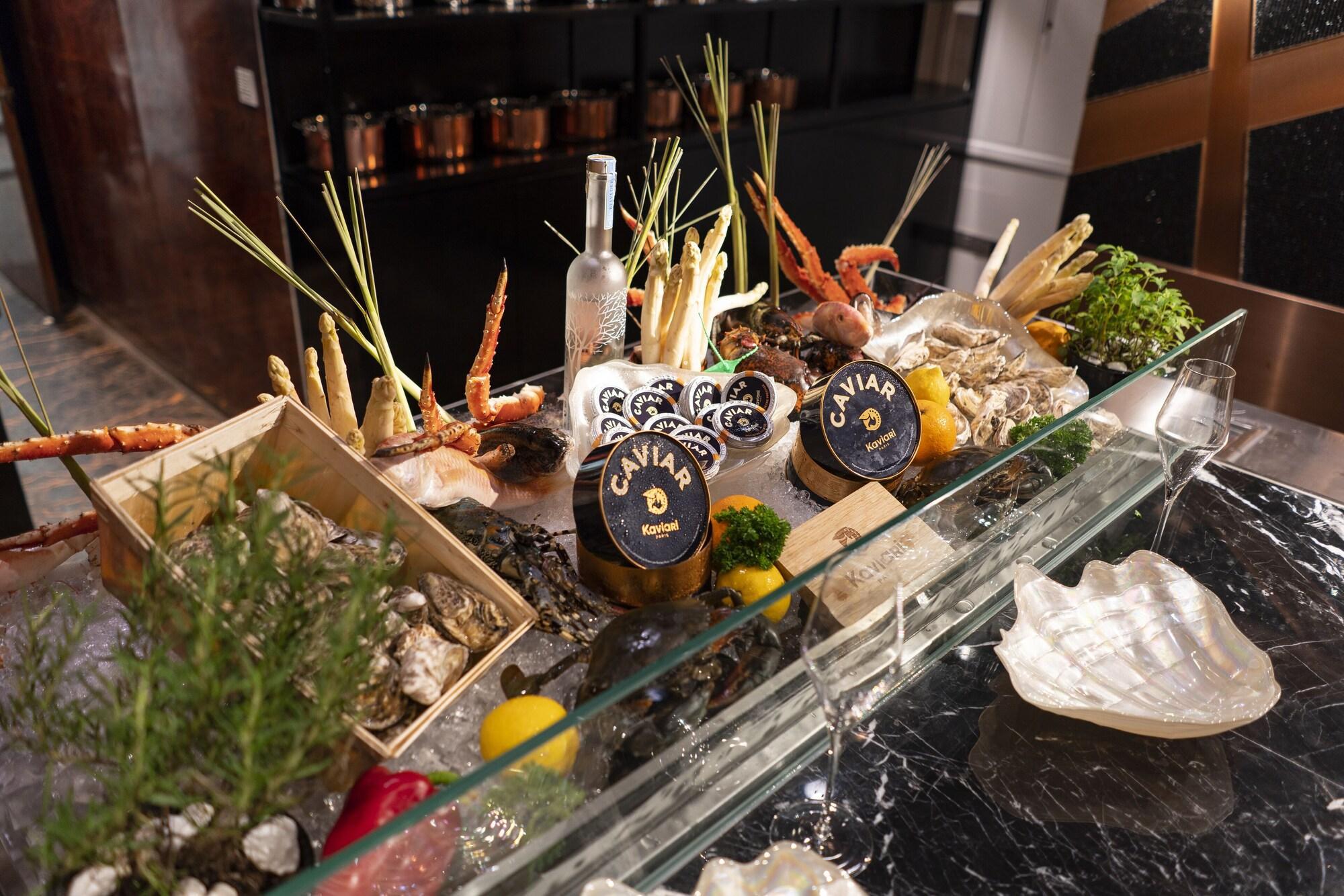 Restaurant The Reverie Saigon Residential Suites