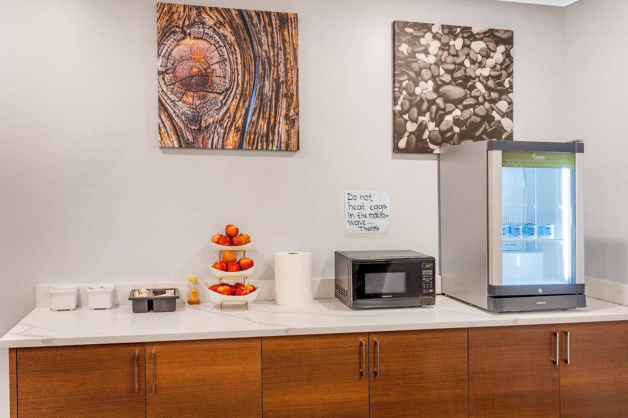 Restaurant Red Roof PLUS+ Brooklyn - 3rd&nbsp;Ave