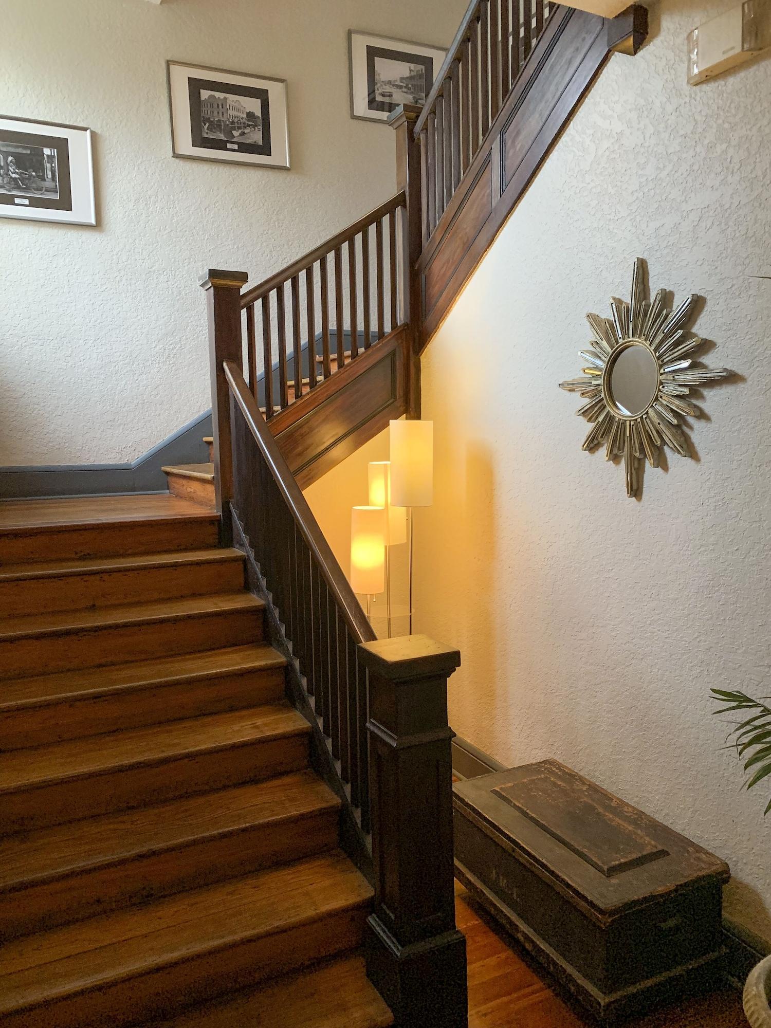 Varios Artisan Downtown