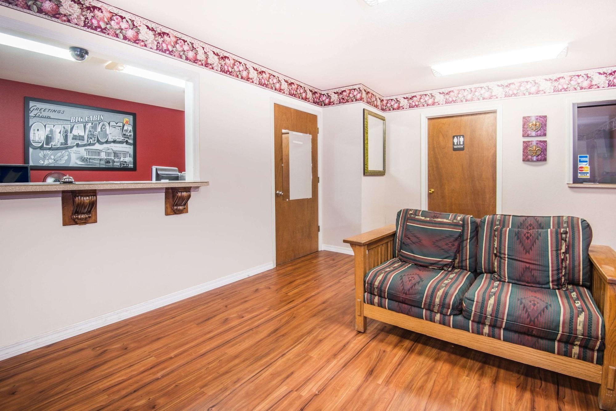 Vista Lobby Super 8 by Wyndham Big Cabin/Vinita Area