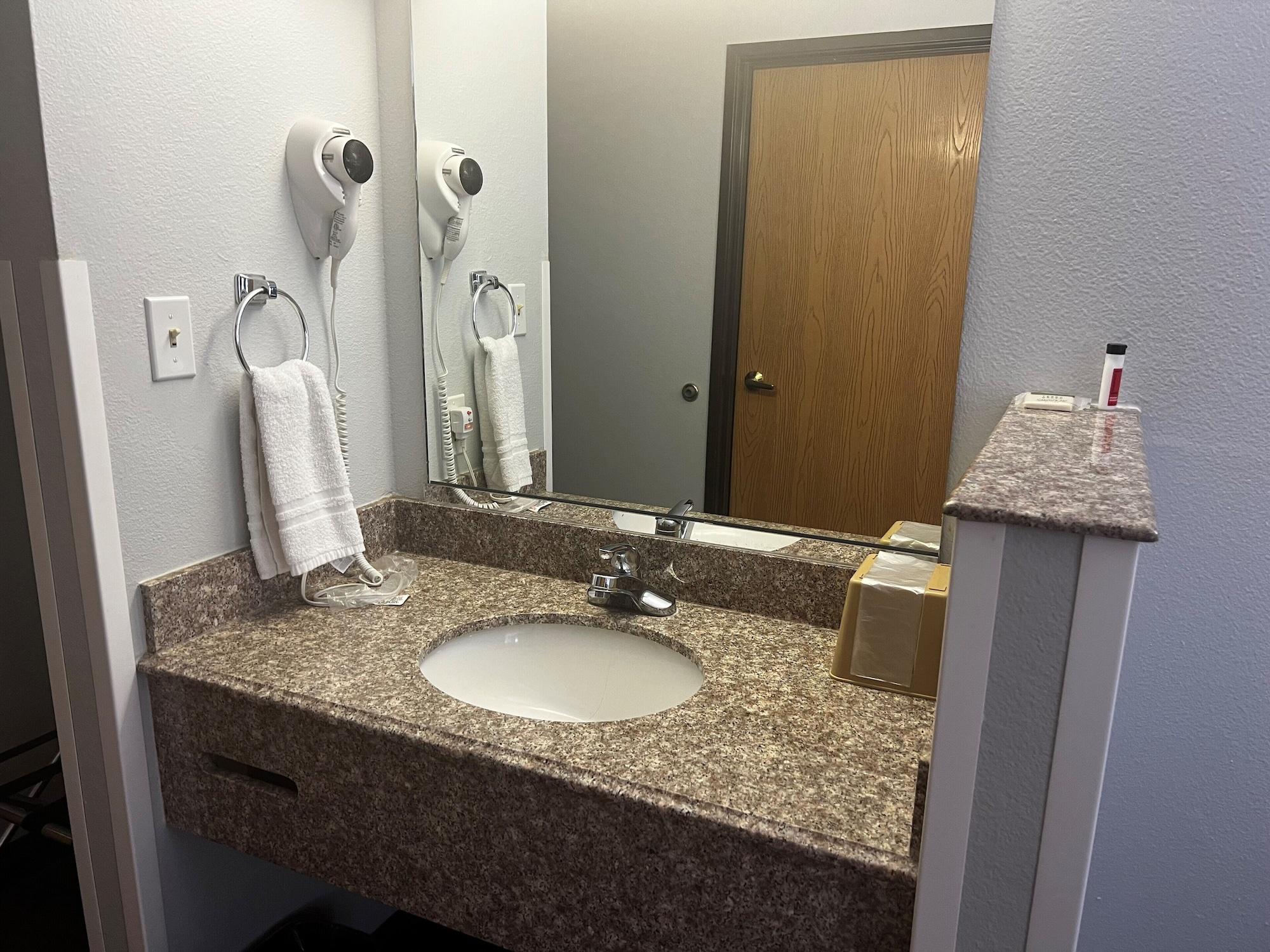 Equipamiento de Habitación Super 8 by Wyndham Cleveland TX