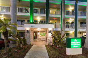 Alojamiento - HomeTowne Studios by Red Roof Fort Lauderdale