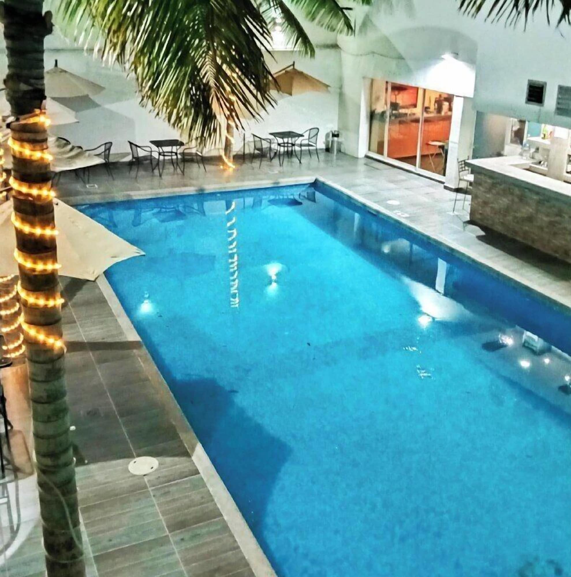 Vista Piscina HOTEL PLAZA ELITE