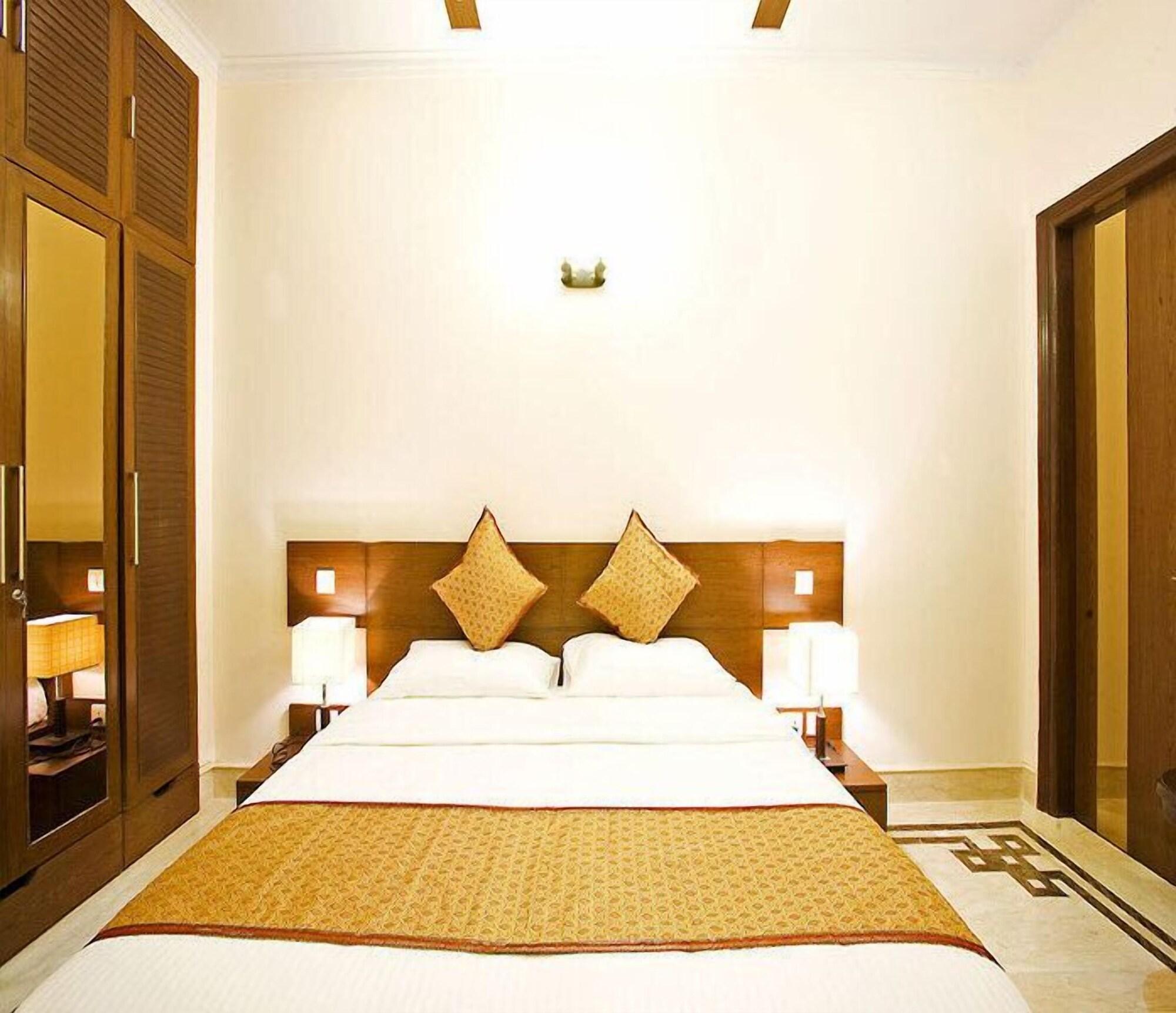Varios Evergreen Suites Defence Colony