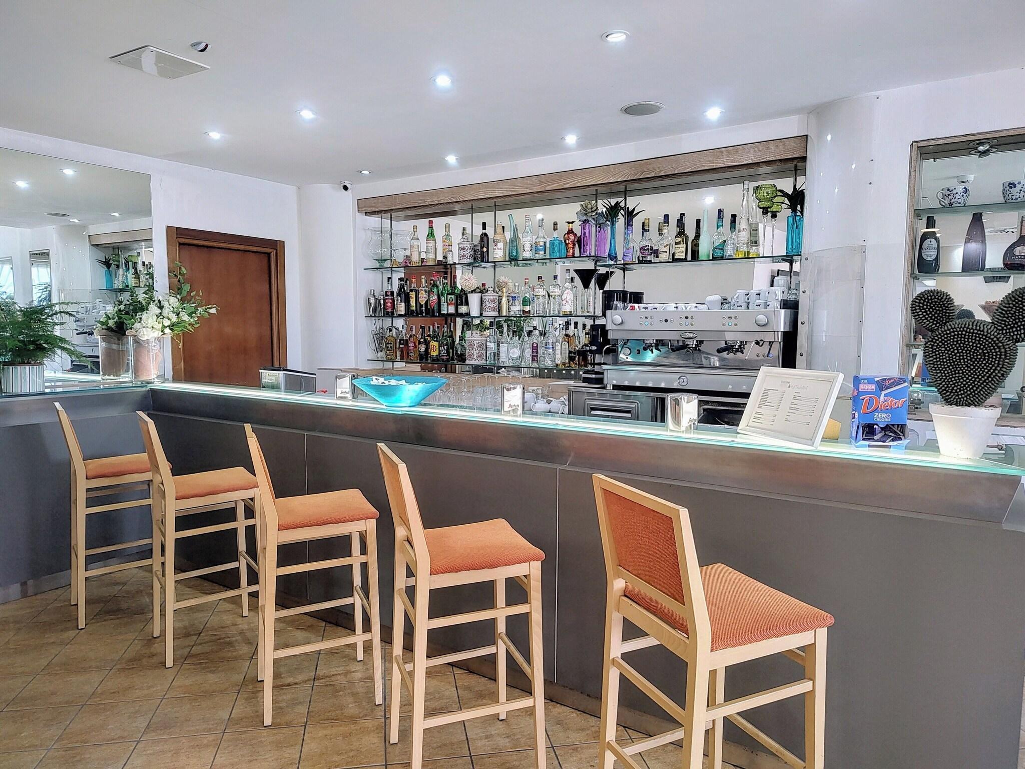 Bar/Salón Hotel Datini