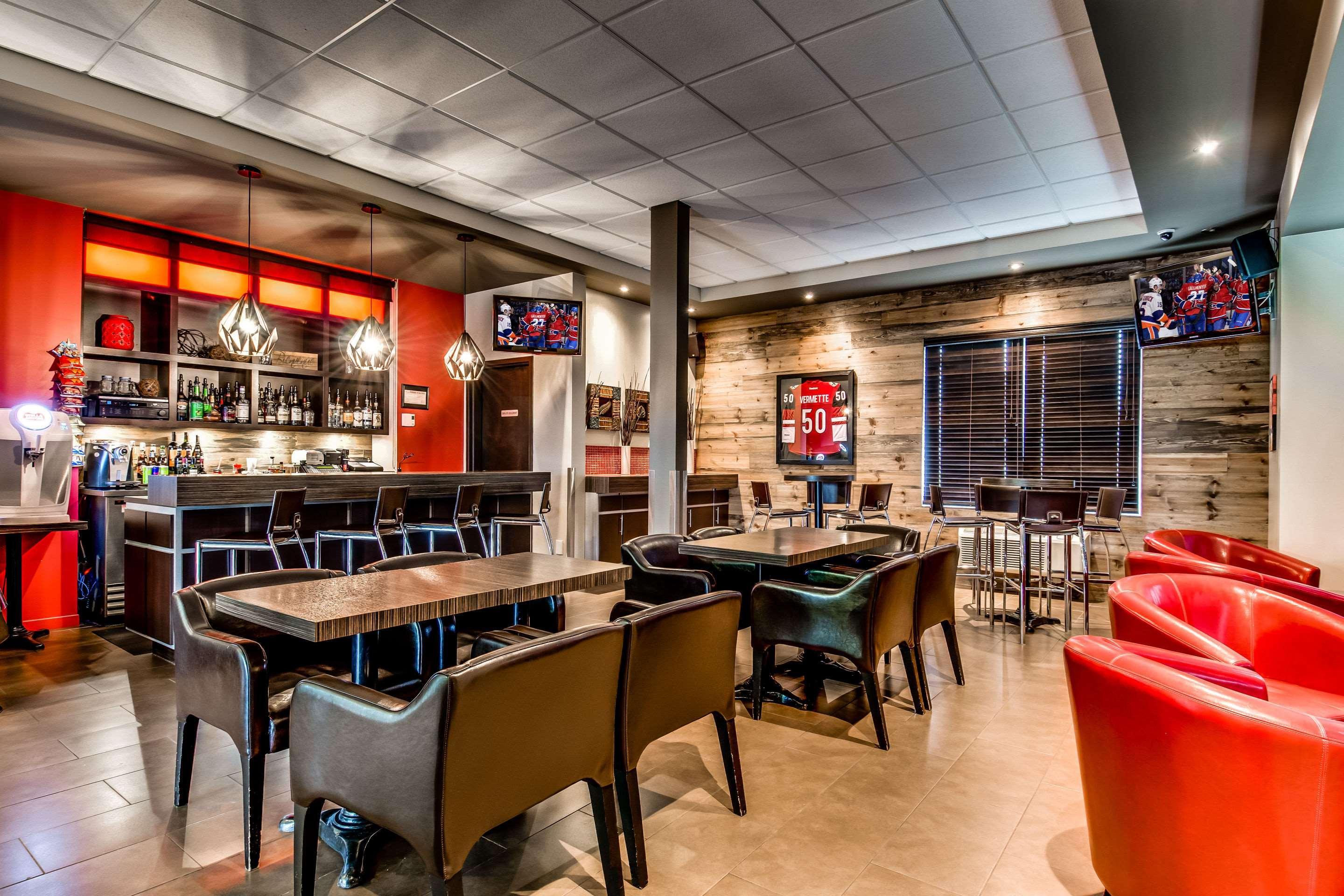 Bar/Salón Econo Lodge Inn & Suites St Apollinaire
