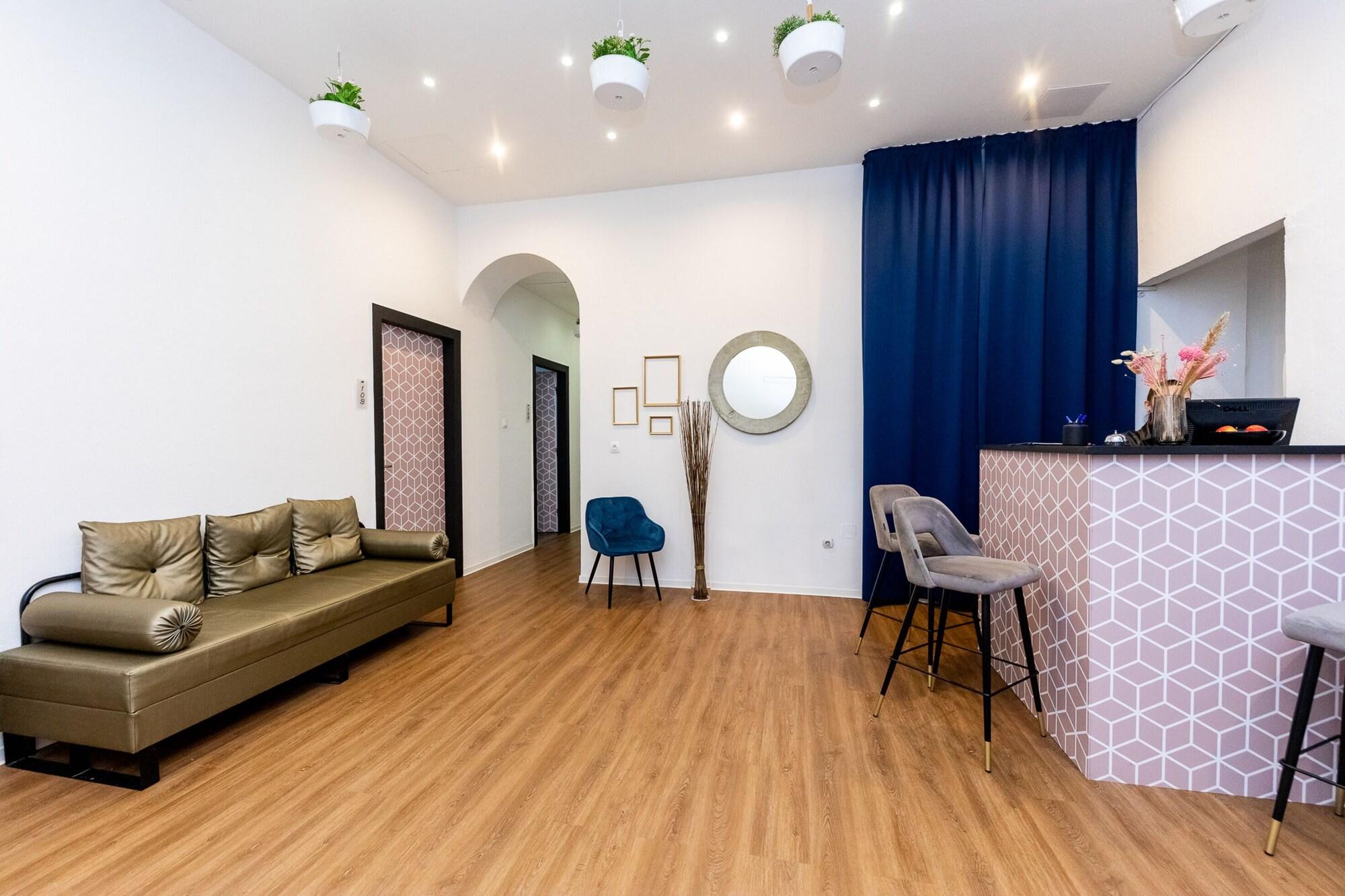 Vista Lobby Adagio Downtown Rooms