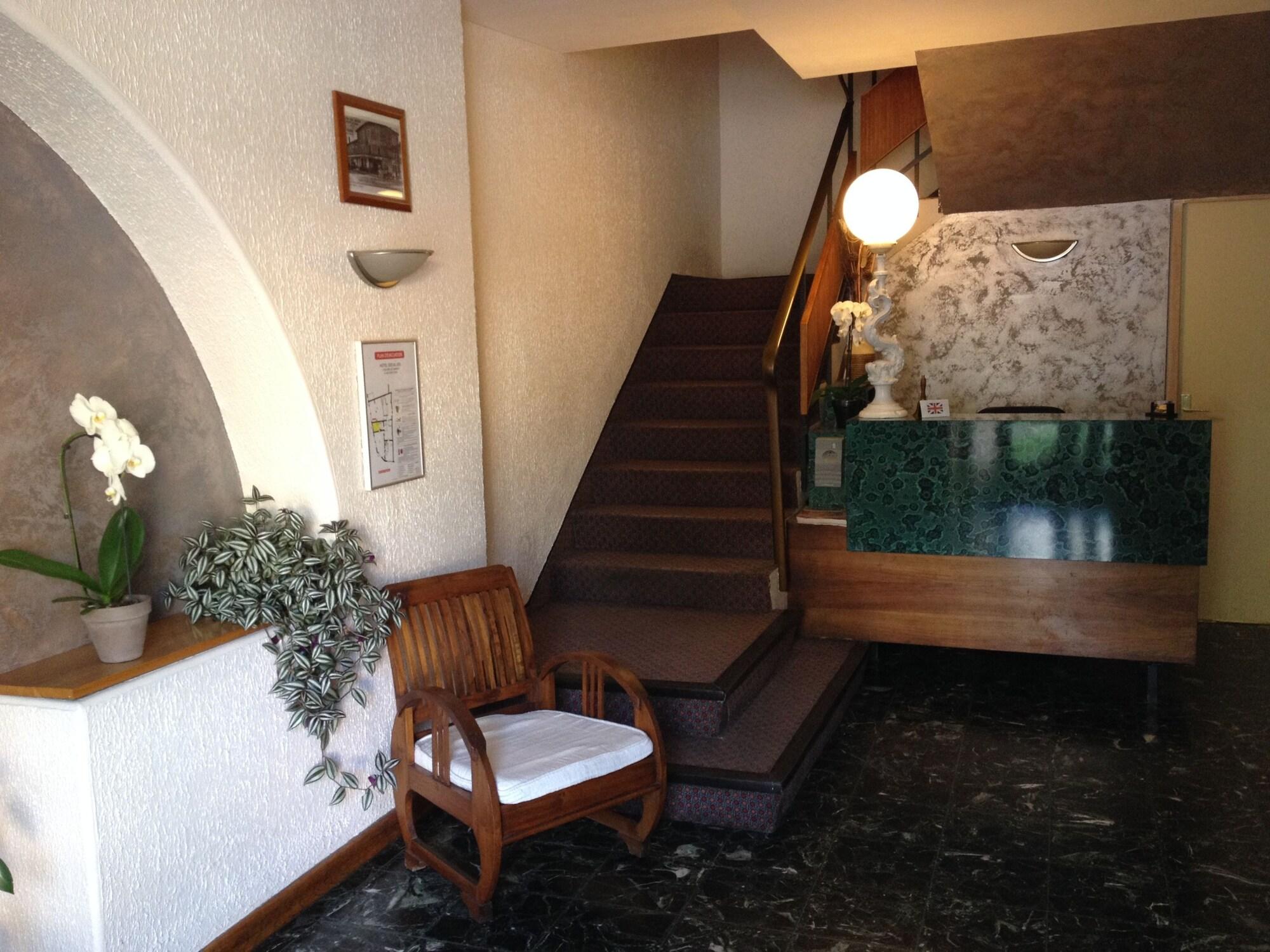 Varios Hôtel Des Alliés