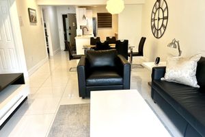 Alquiler Vacacional - Sunny Isles family friendly condo with a pool, close to beach