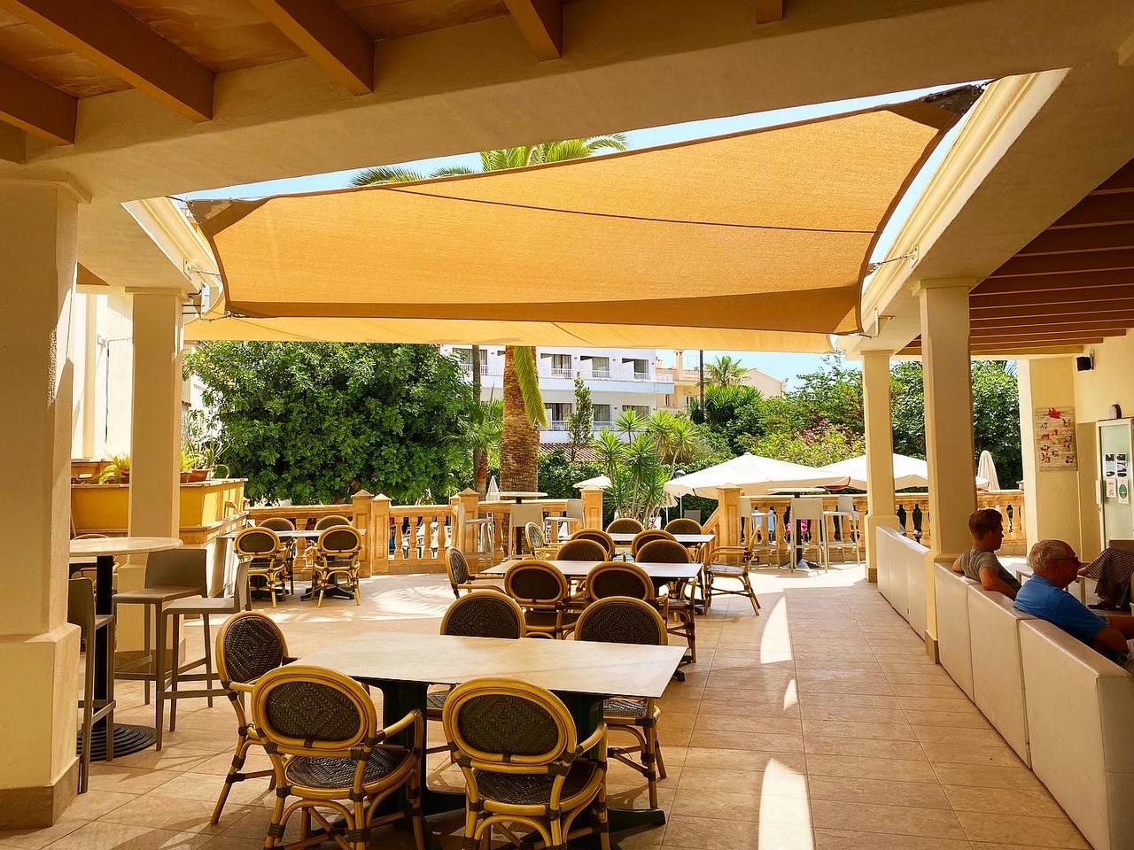Bar/Salón Flor los Almendros Hotel