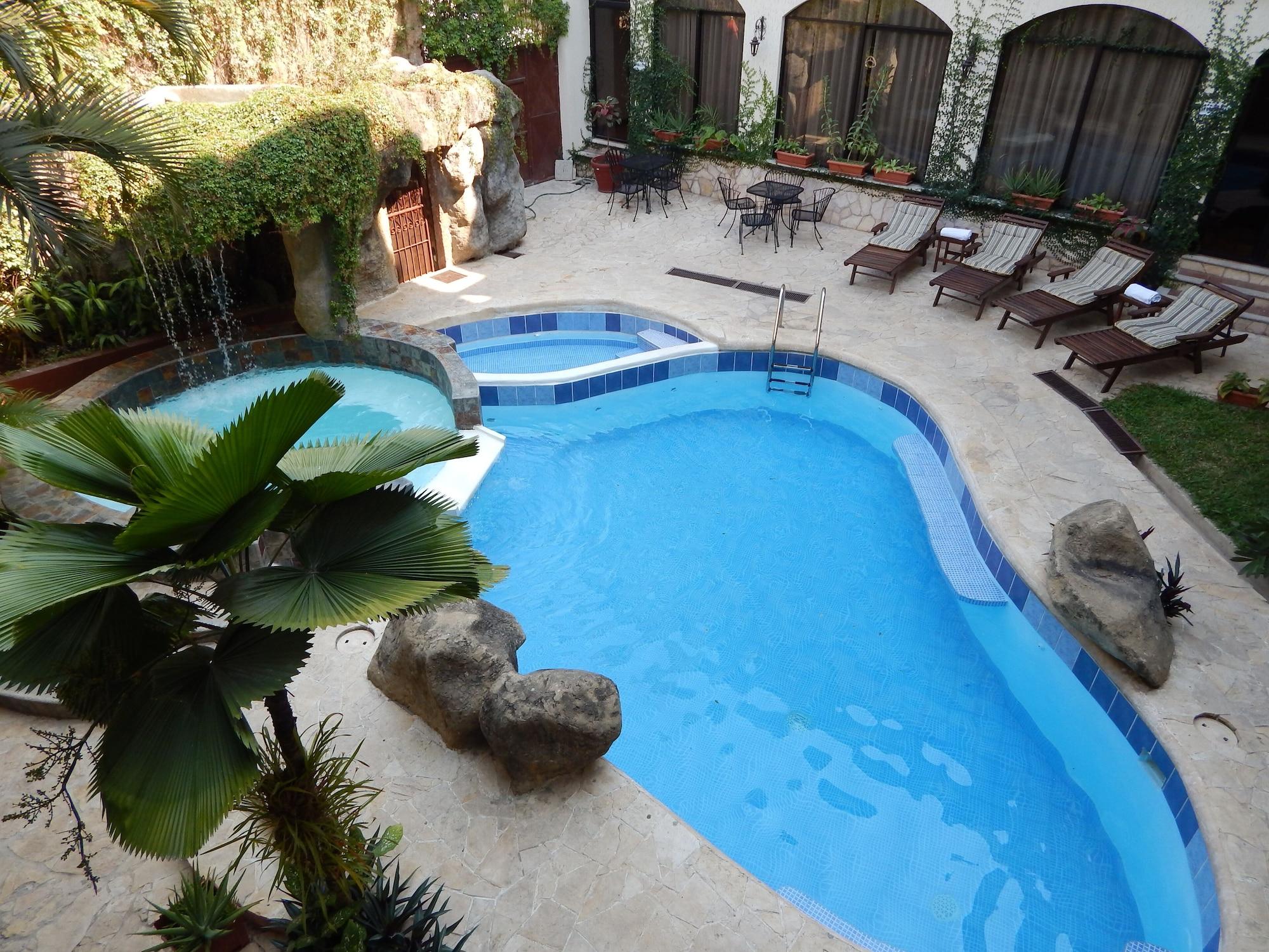 Varios Quinta Maya Hotel