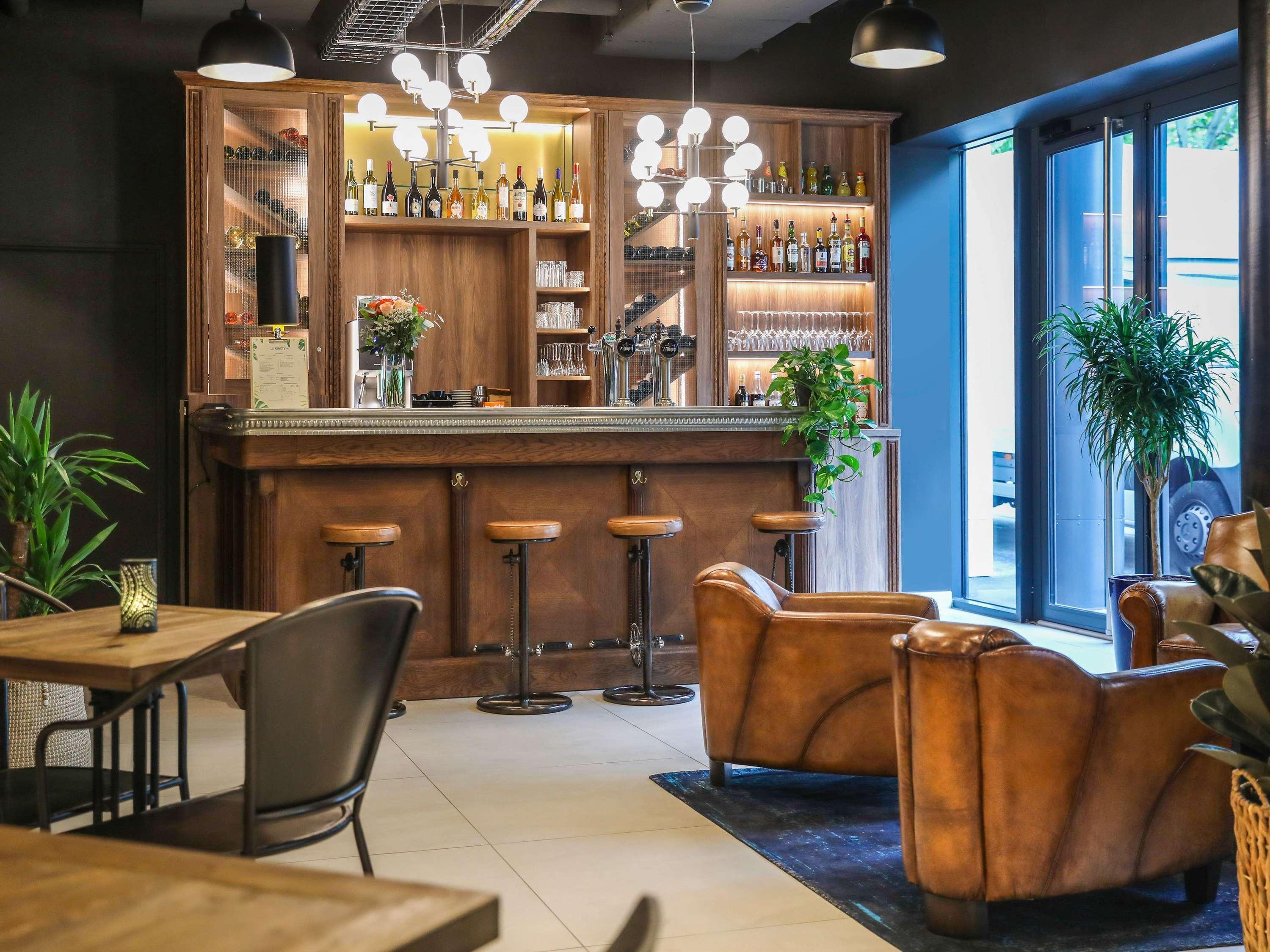 Bar/Salón ibis Styles Puteaux Paris La Defense