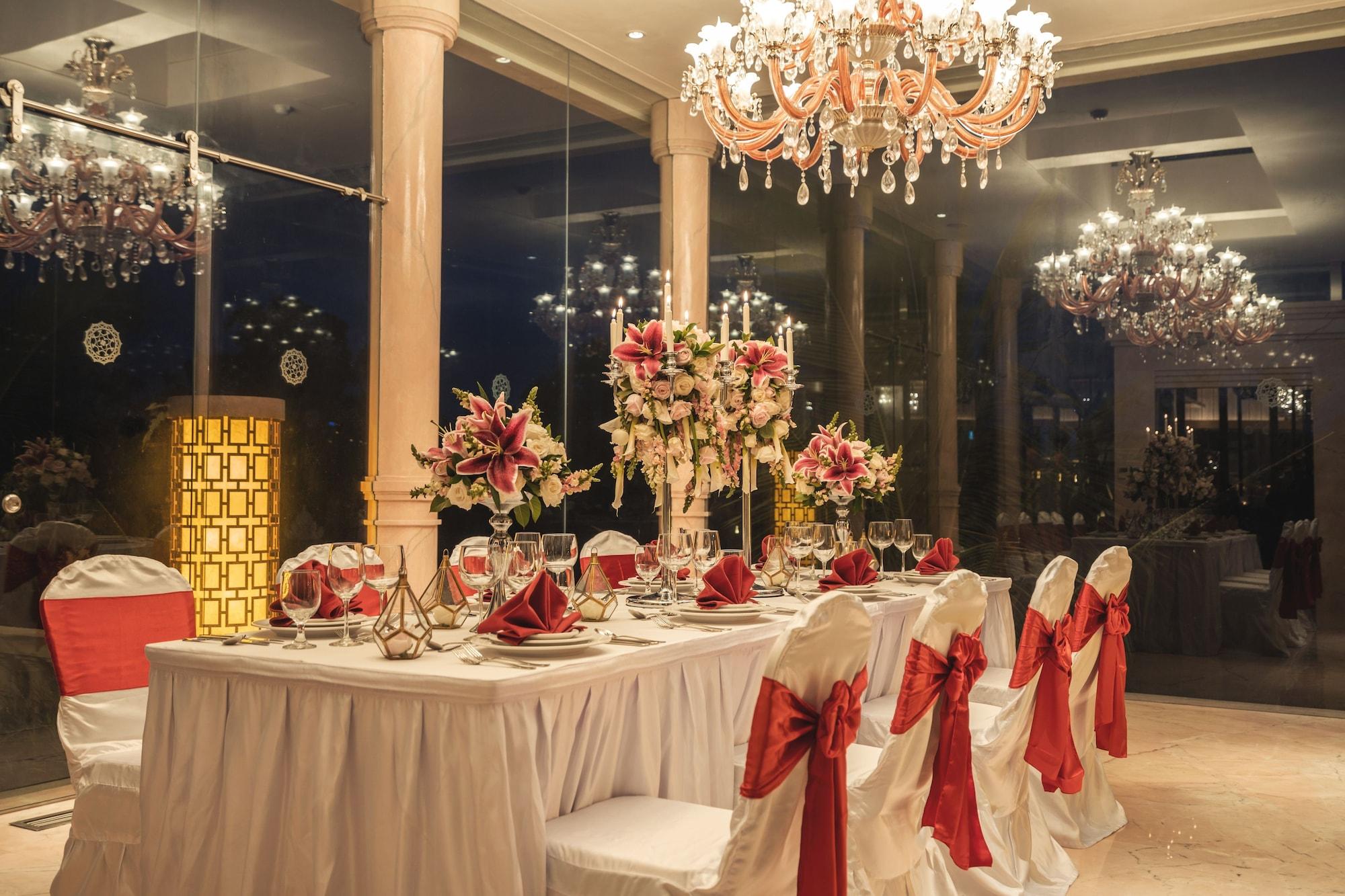 Restaurant SereS Springs Resort & Spa Singakerta