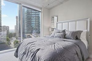 Arriendo temporal - Luxury Midtown Retreat 2BR 2BA
