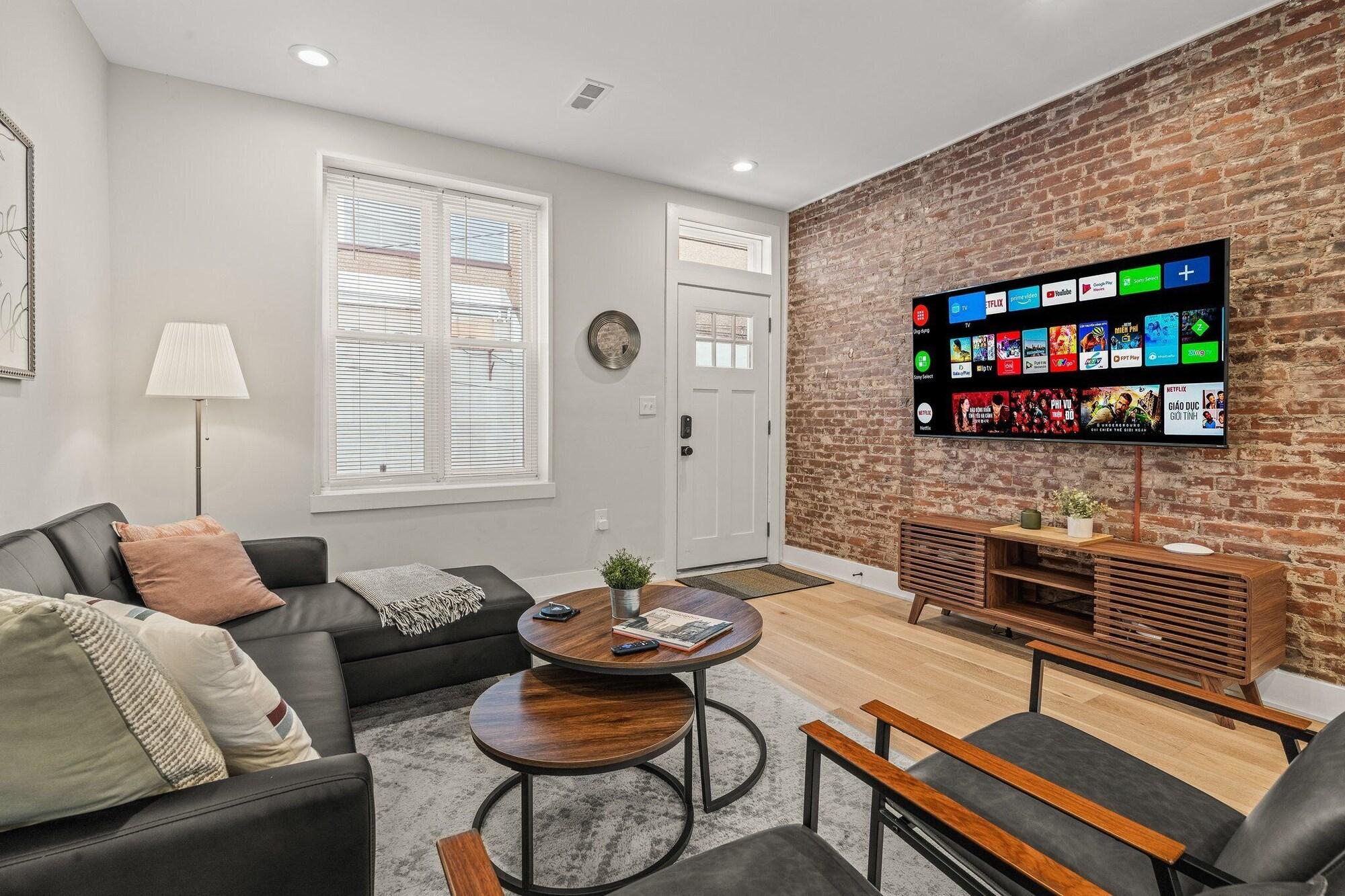 Varios Trendy & Cozy Fishtown Game Room