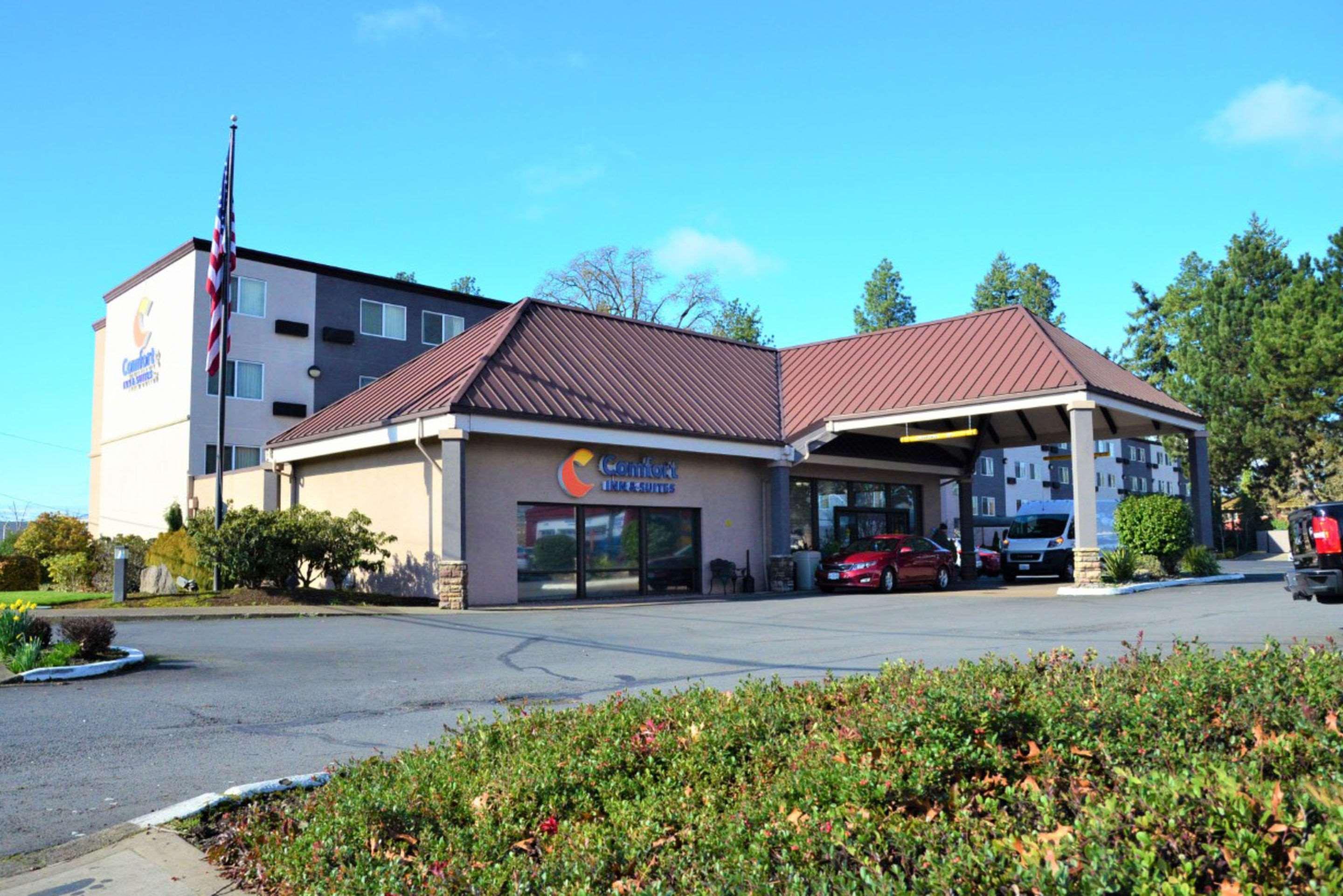 Vista Exterior Comfort Inn & Suites Beaverton - Portland West
