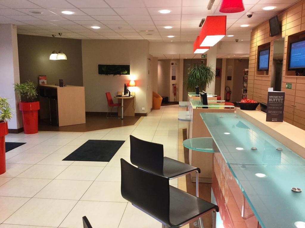 Vista Lobby ibis Le Havre Sud Harfleur