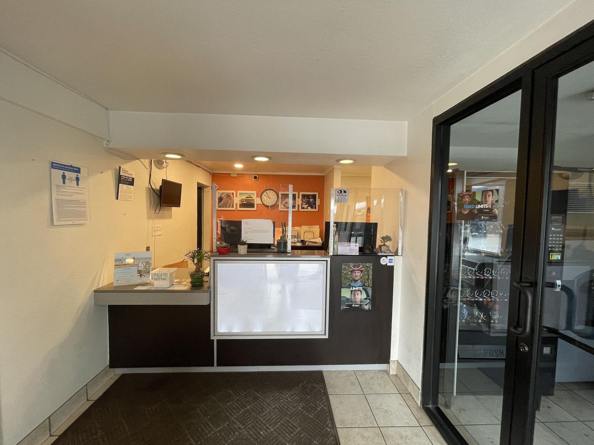 Vista Lobby Travelodge by Wyndham Brattleboro VT
