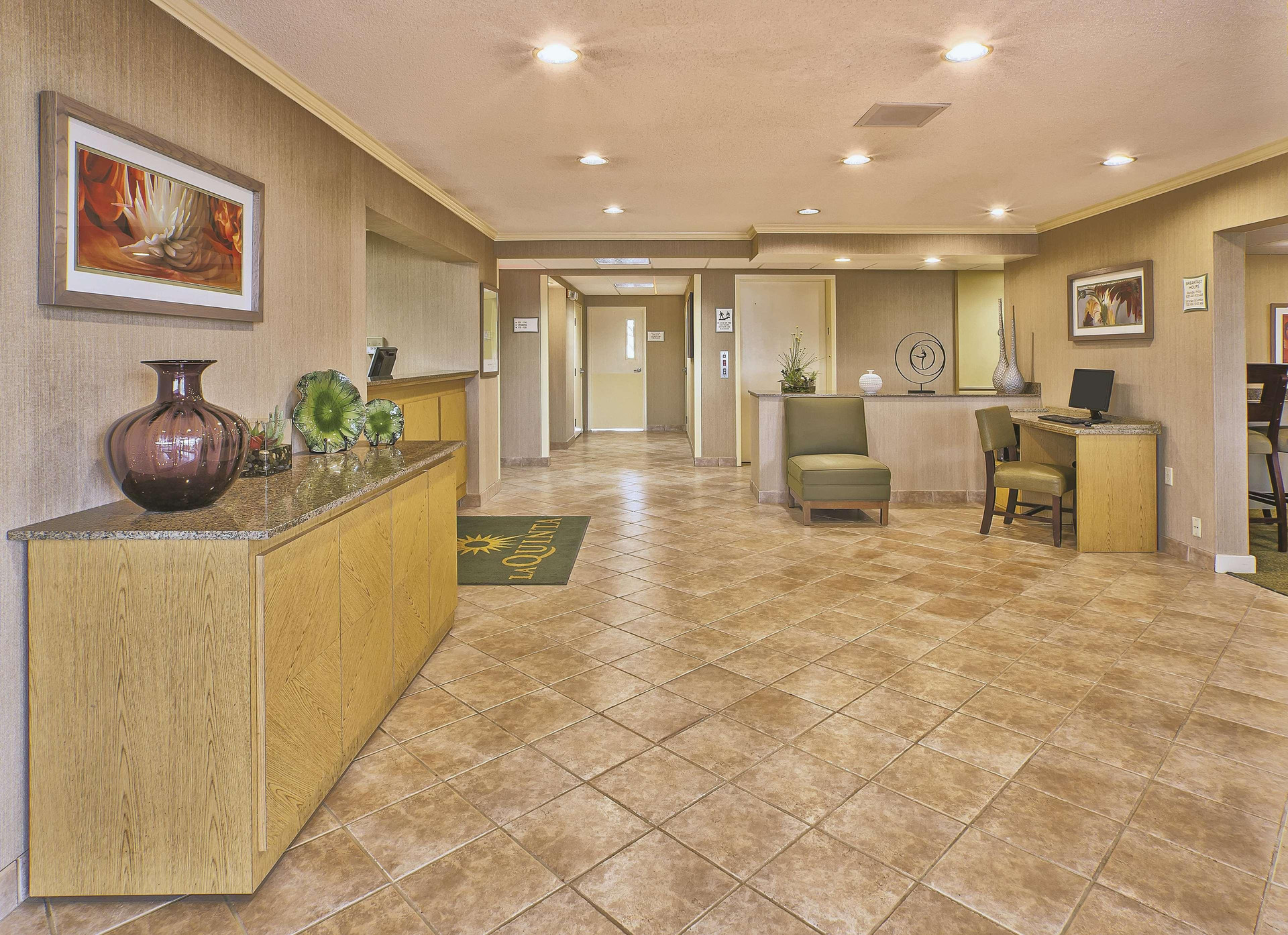 Vista Lobby La Quinta Inn by Wyndham Toledo Perrysburg