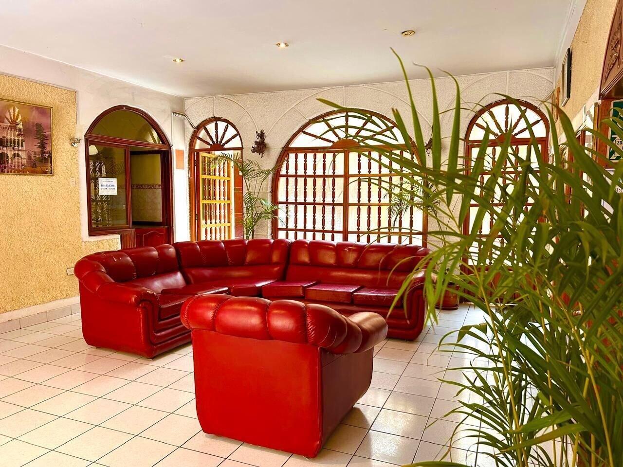 Vista Lobby Hotel Yañez Inn