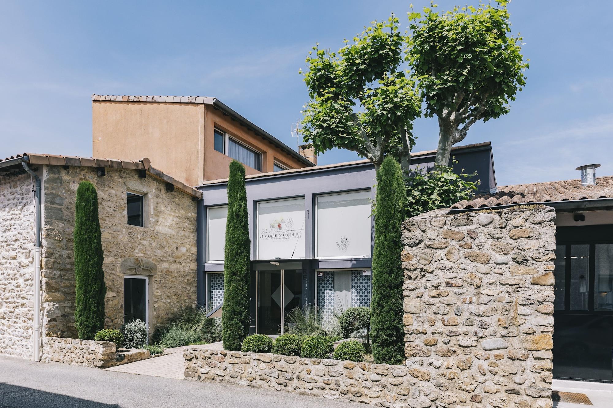 Varios Le Carré d'Alethius Logis Hôtel Restaurant