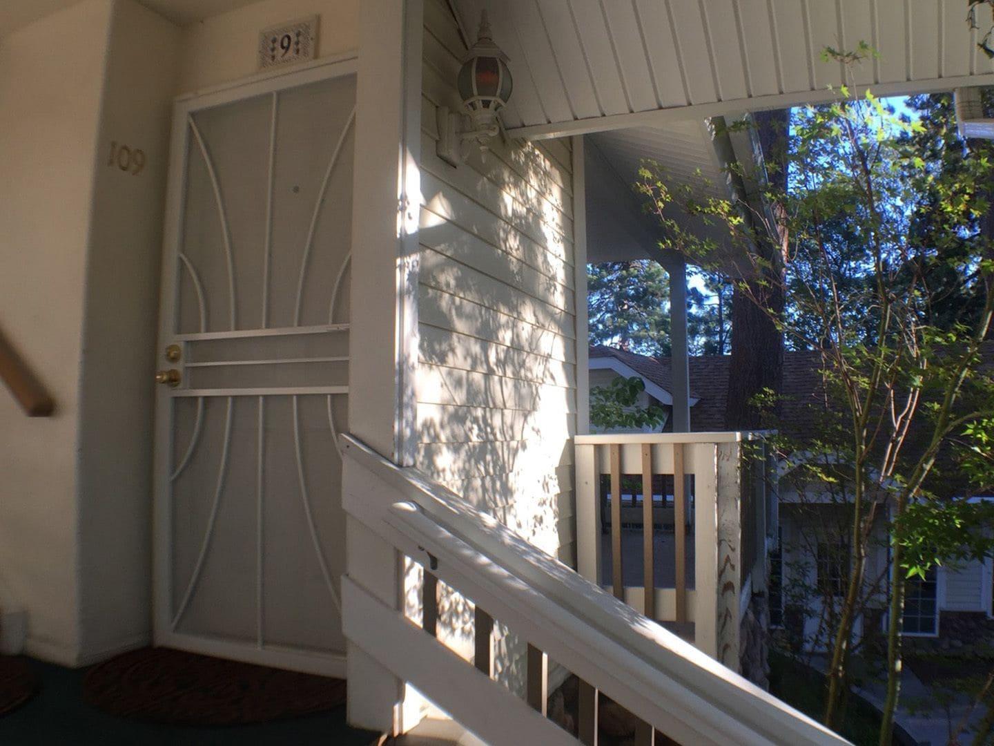 Vista Exterior Giant Oaks Lodge