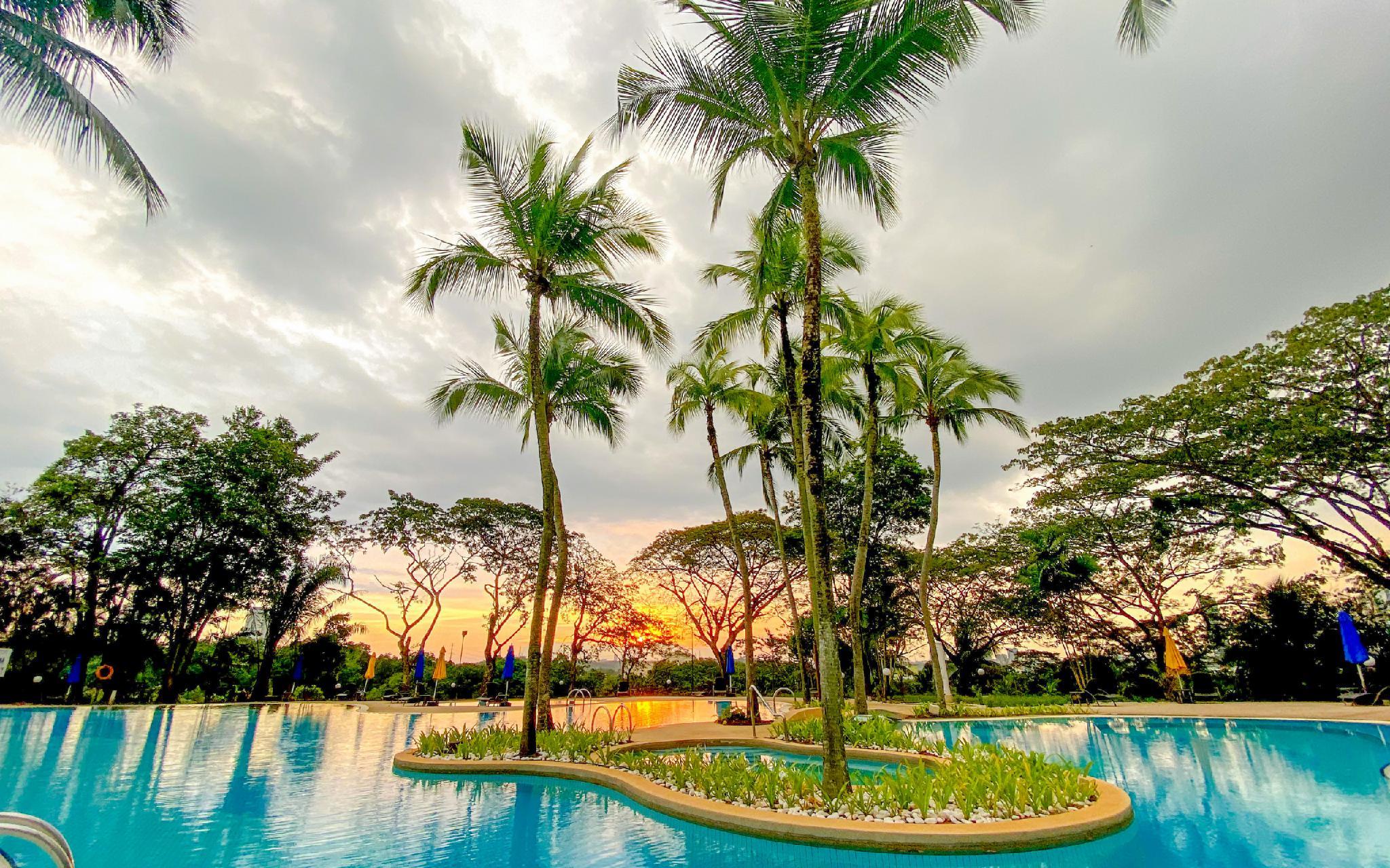 Vista Piscina Bangi Resort Hotel