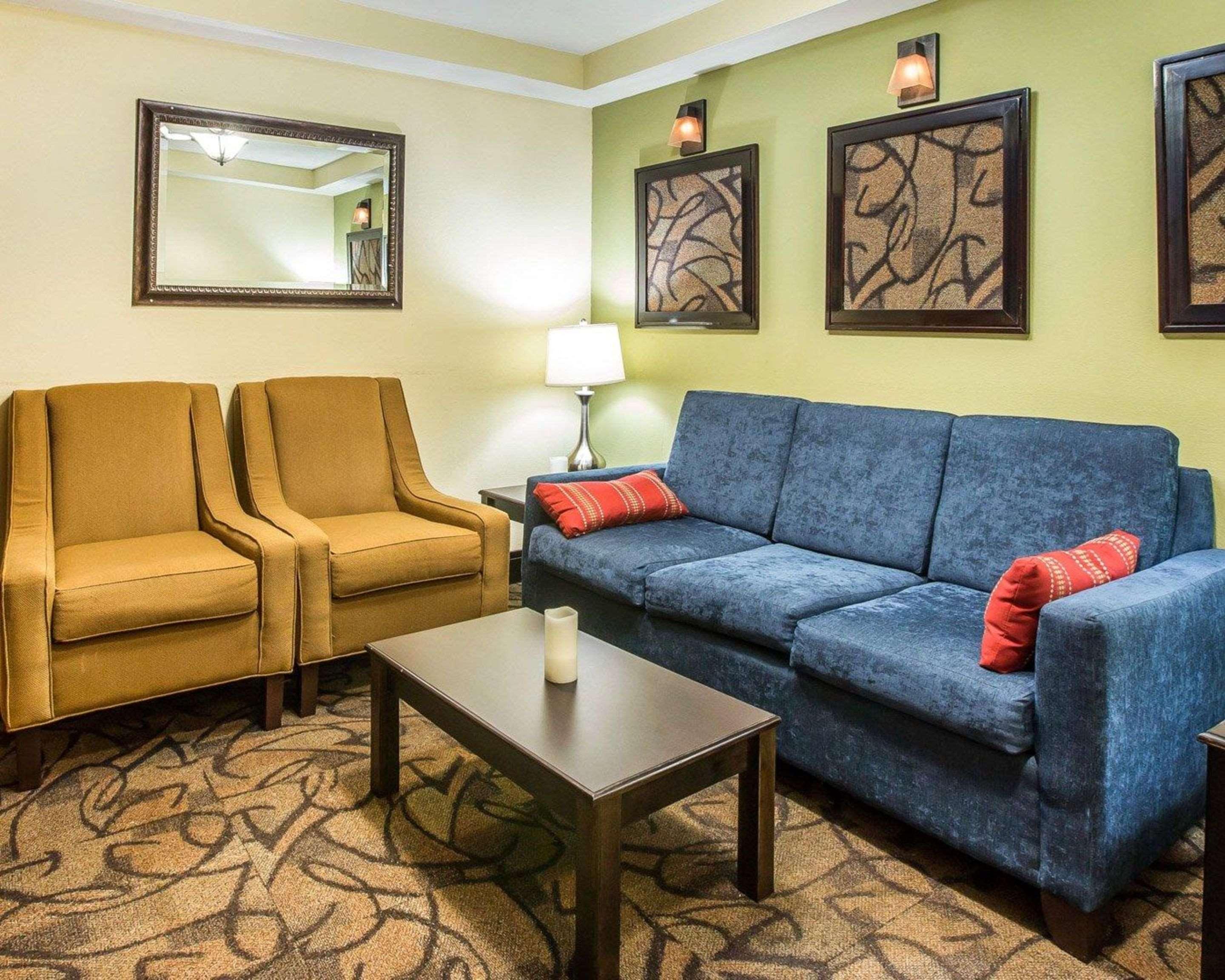 Vista Lobby Quality Inn Darien - North Brunswick
