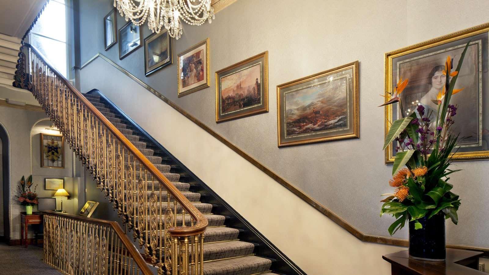 Vista Lobby Gem Strathmore Hotel