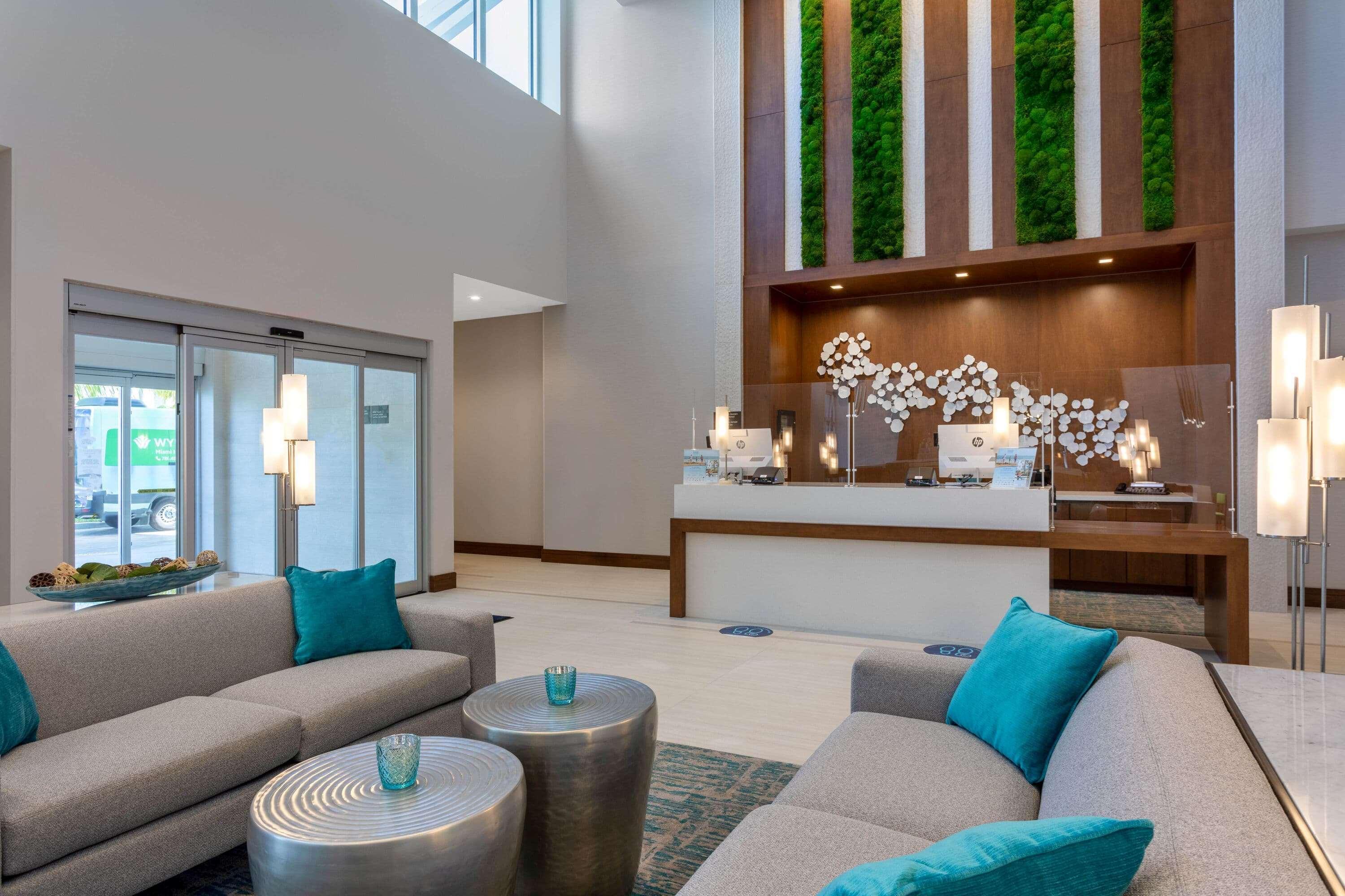 Vista Lobby Wyndham Garden Miami International Airport